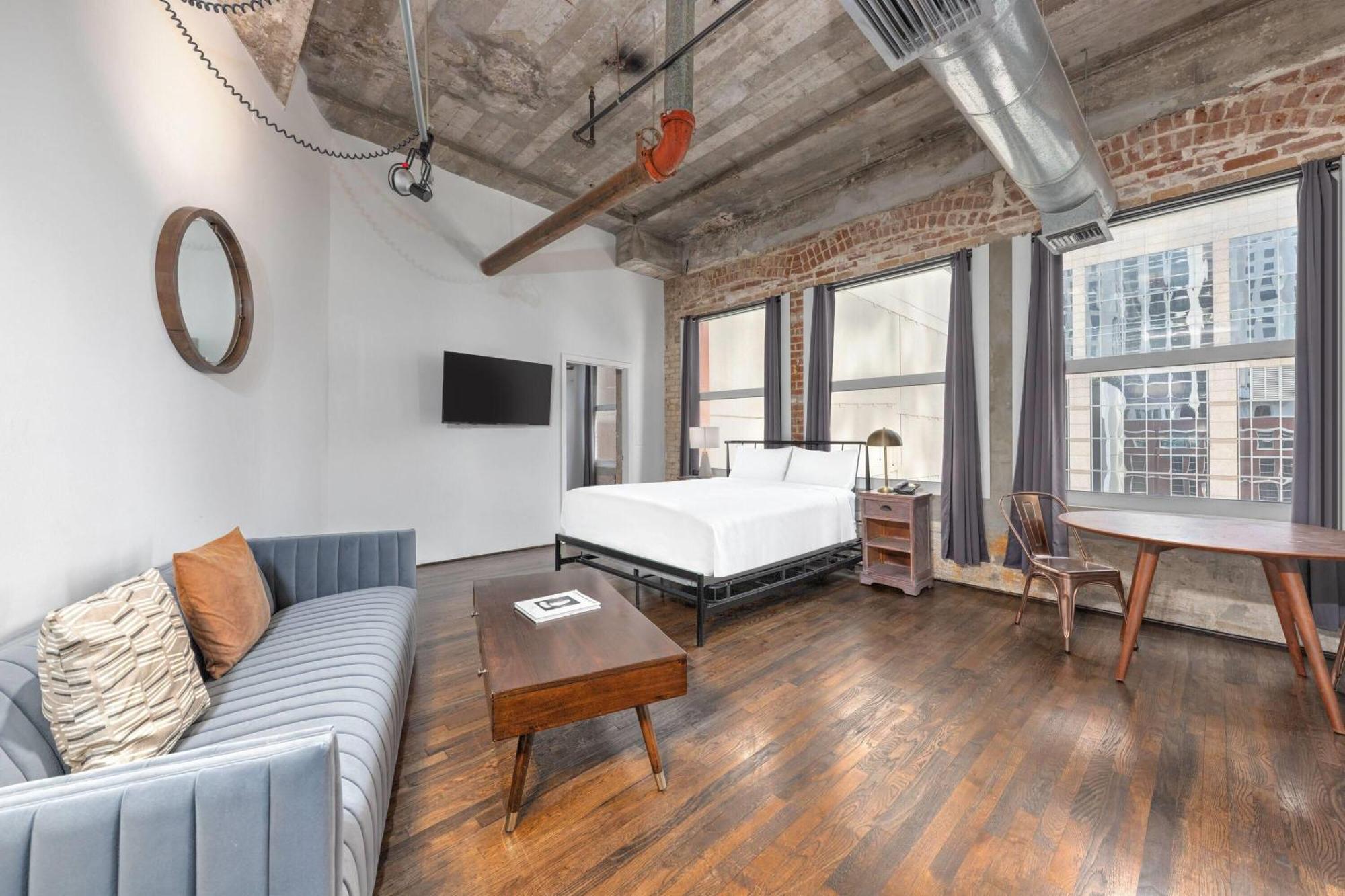 Studio Apartment One Queen Bed