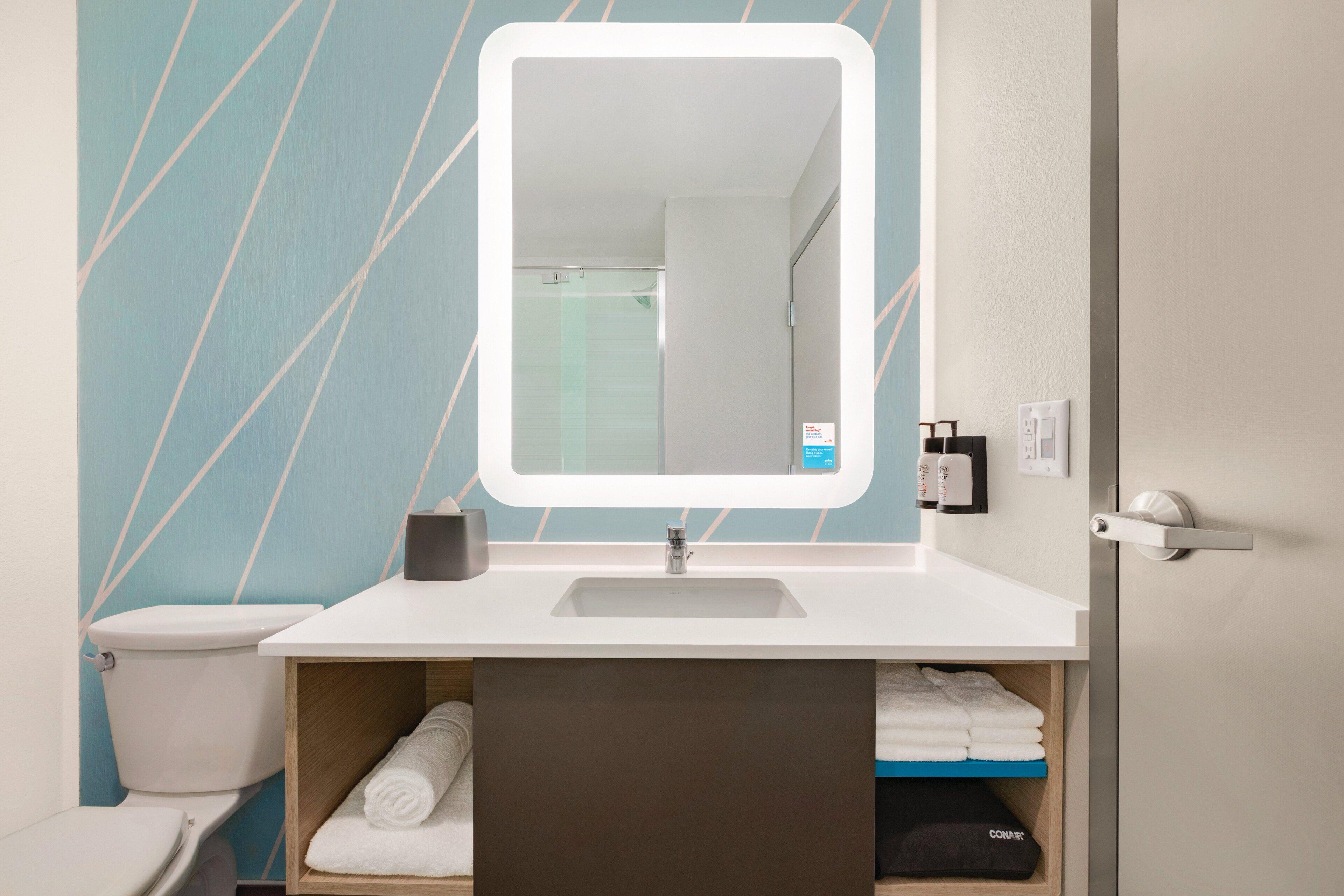 Standard Queen Room Two Queen Beds Communications Accessible