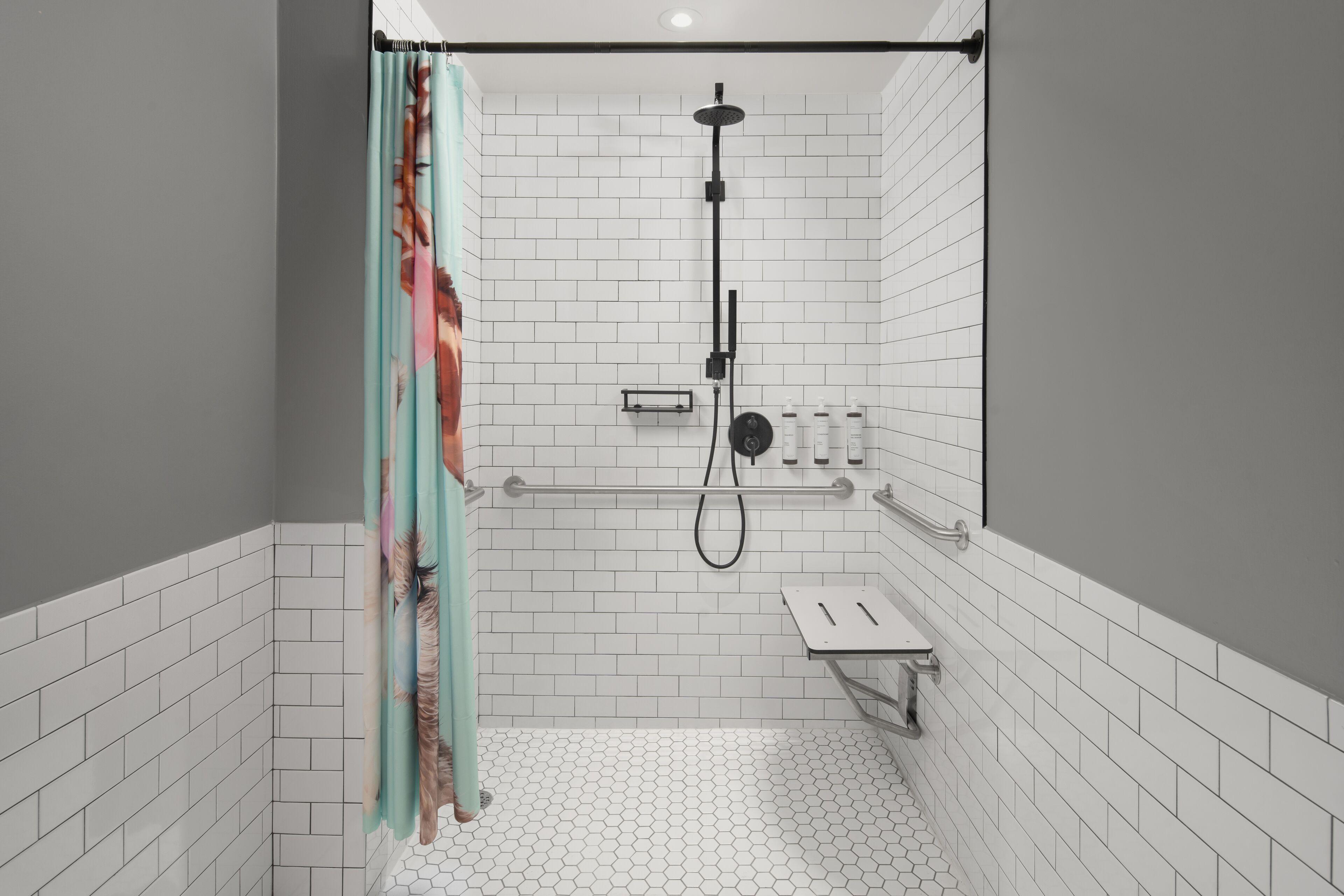 One-Bedroom King Suite with Roll-In Shower - Mobility Access
