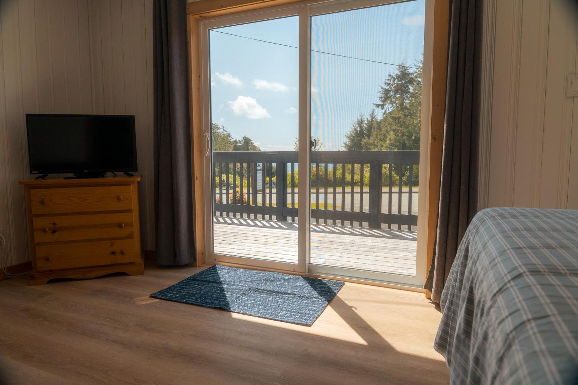 Oceanview One Bedroom Suite Kitchenette