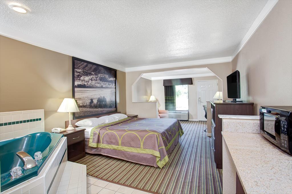 1 King Bed Deluxe Studio Suite Non-Smoking