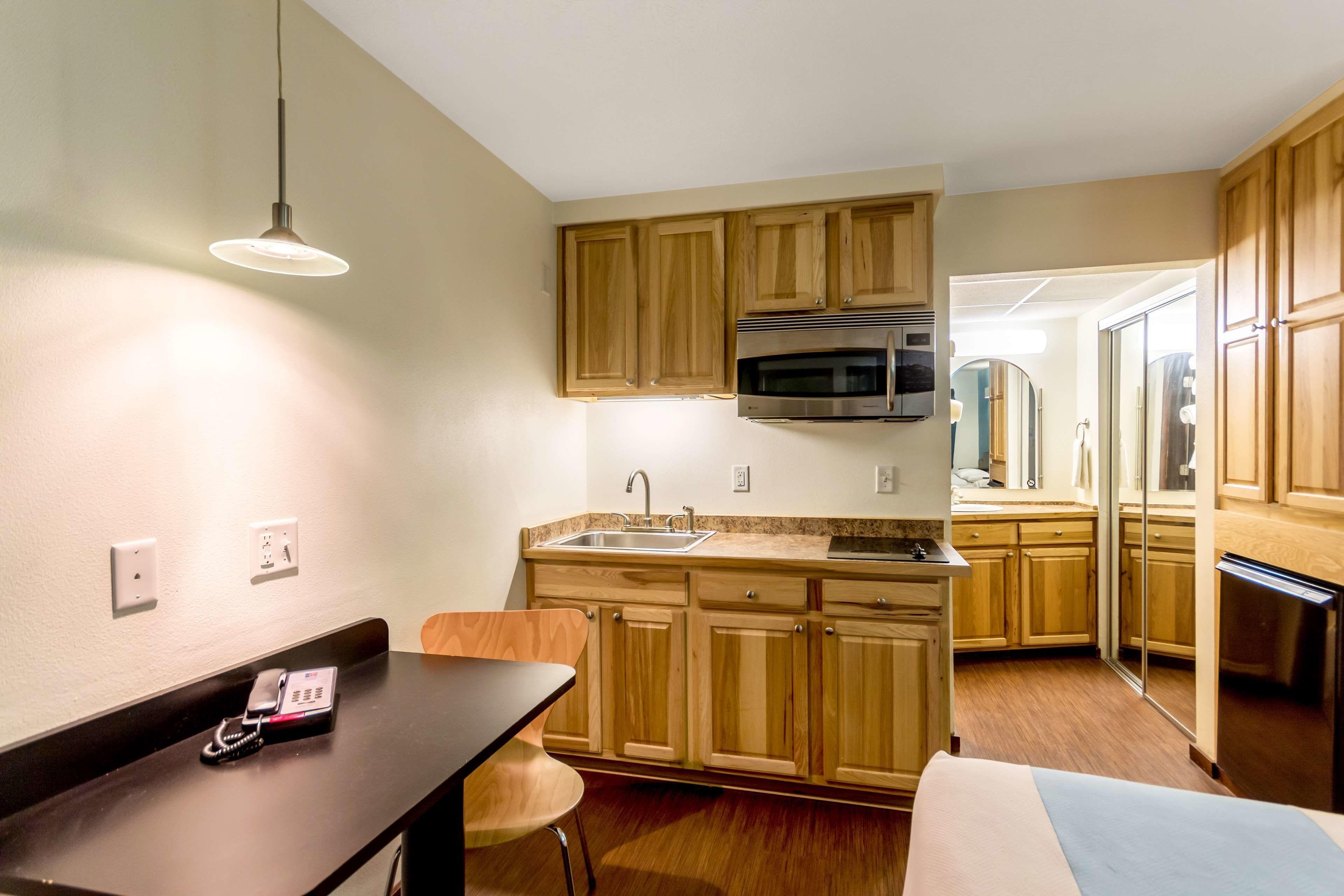 1 Queen Bed | Non-Smoking Kitchen