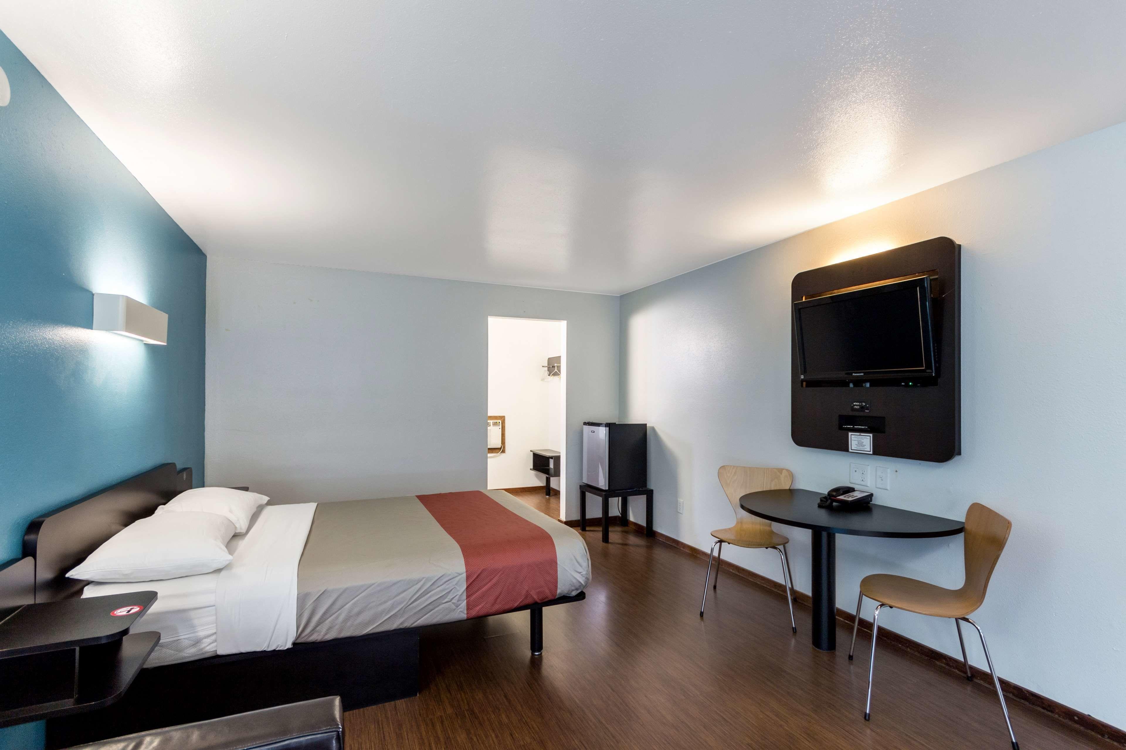 1 Queen Bed | Non-Smoking Kitchen
