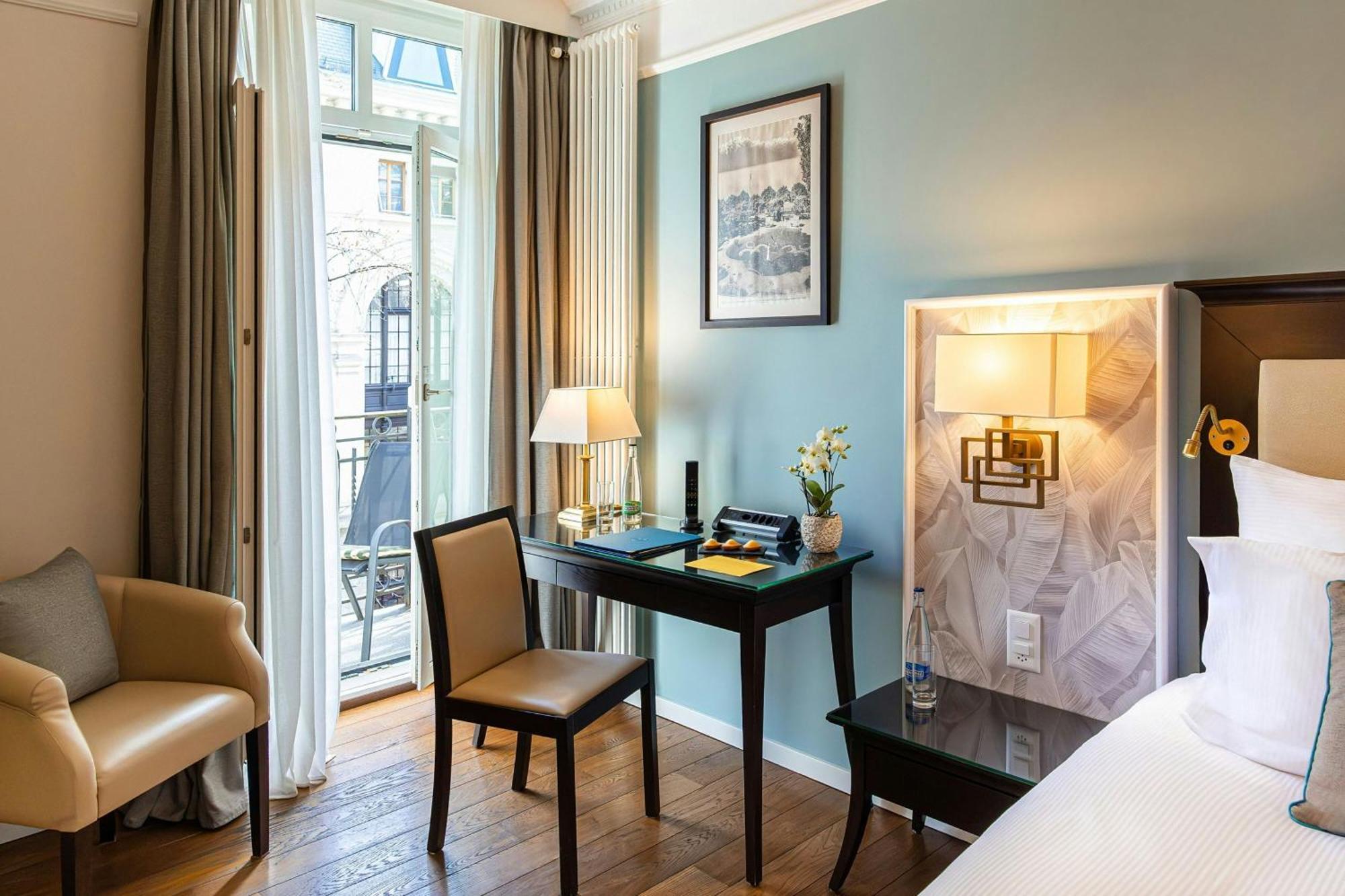 Superior Queen Room City View