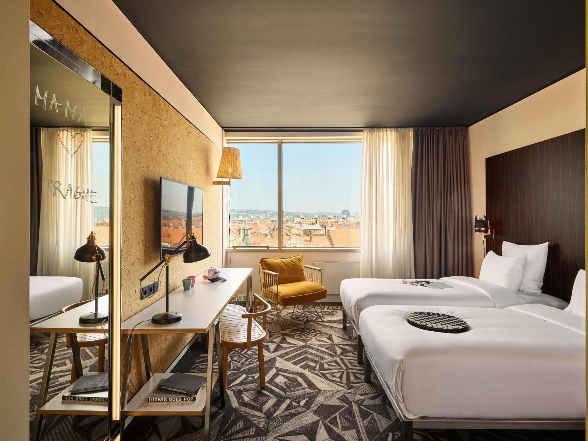 Large Mama Twin Room