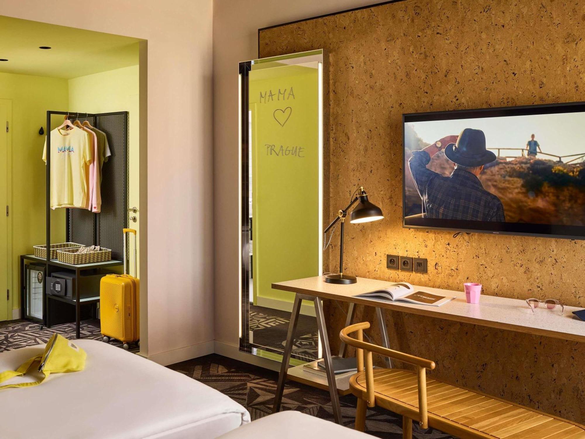 Large Mama Twin Room