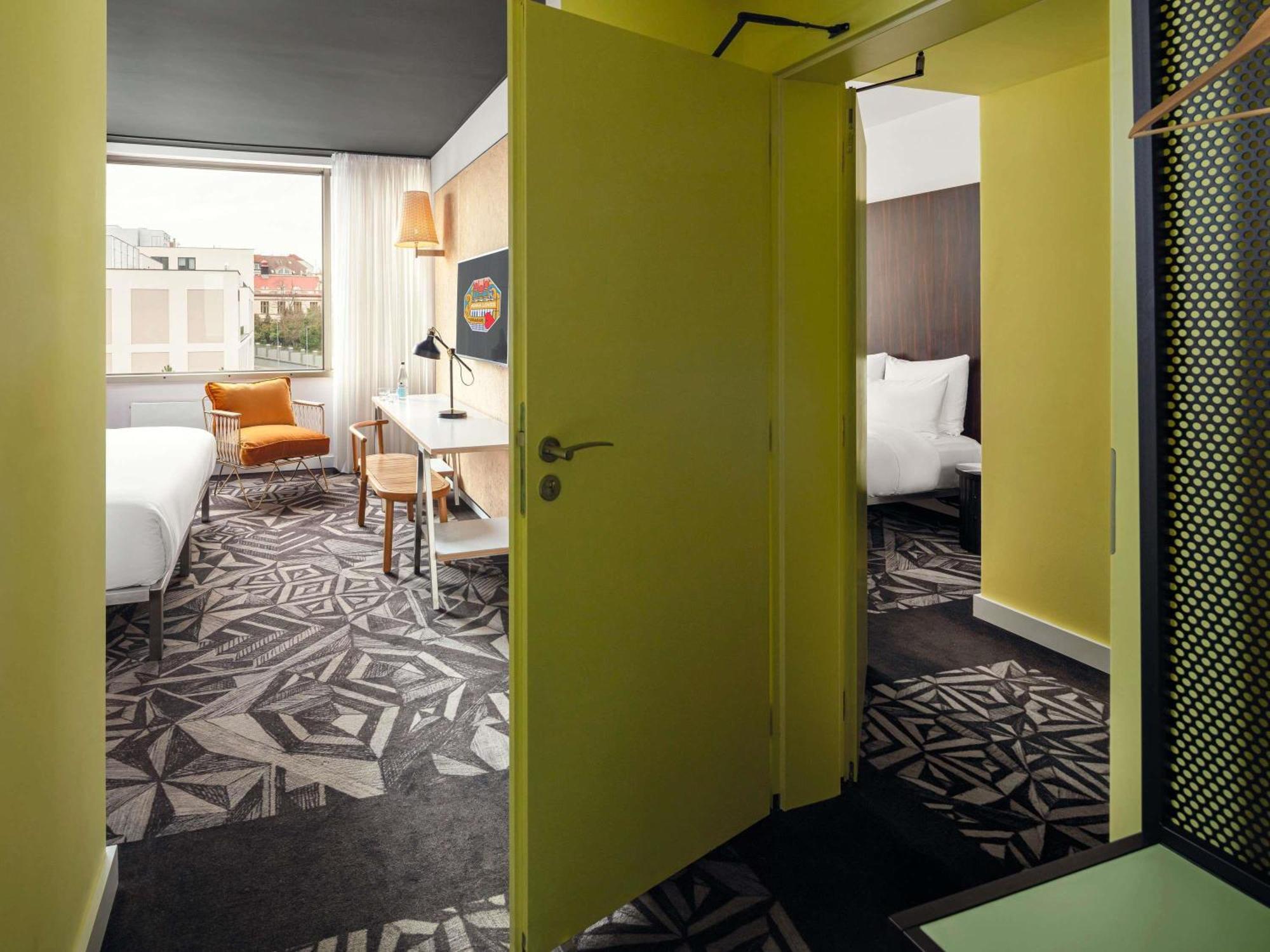 XL Mama Family Room