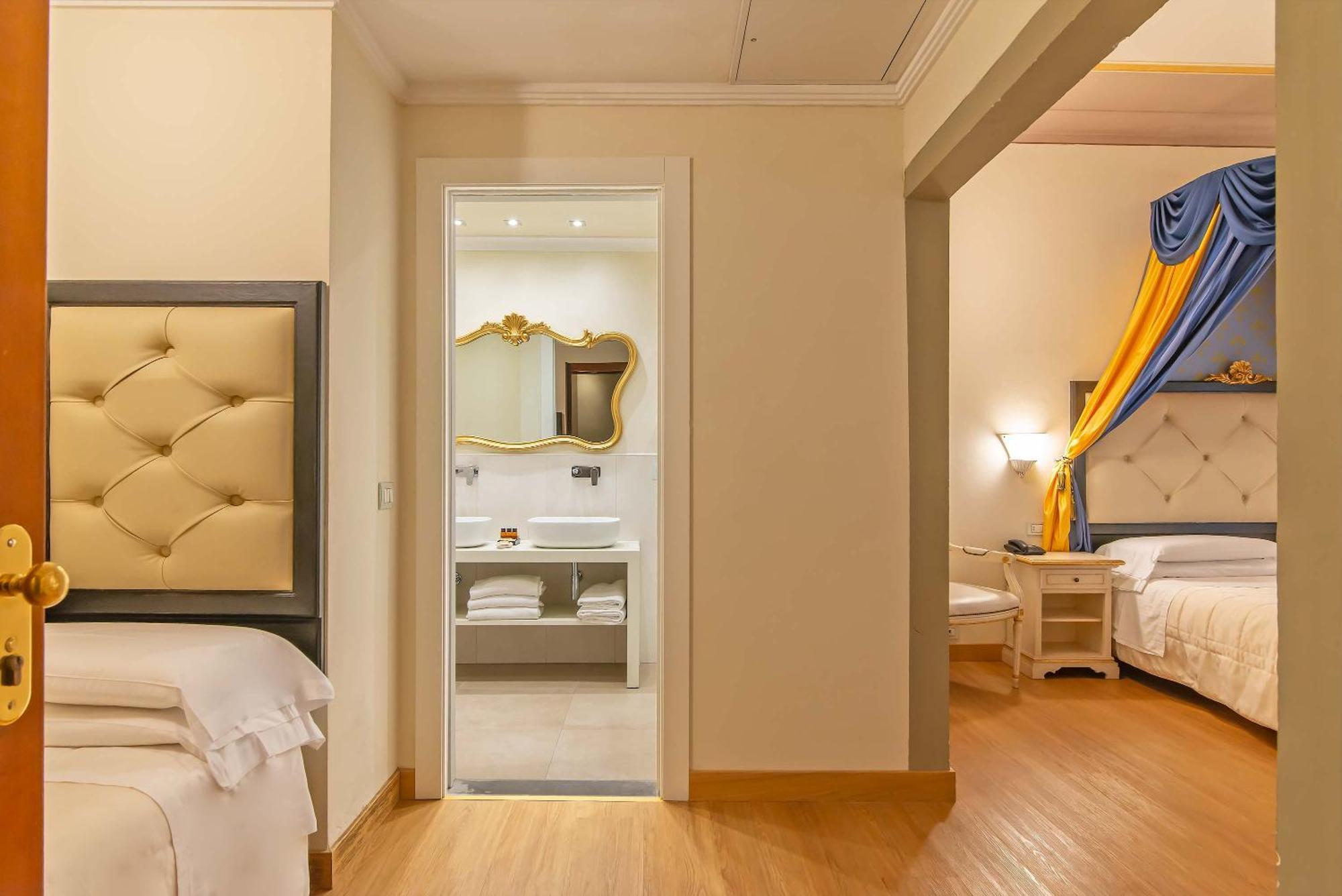 Quintuple Room