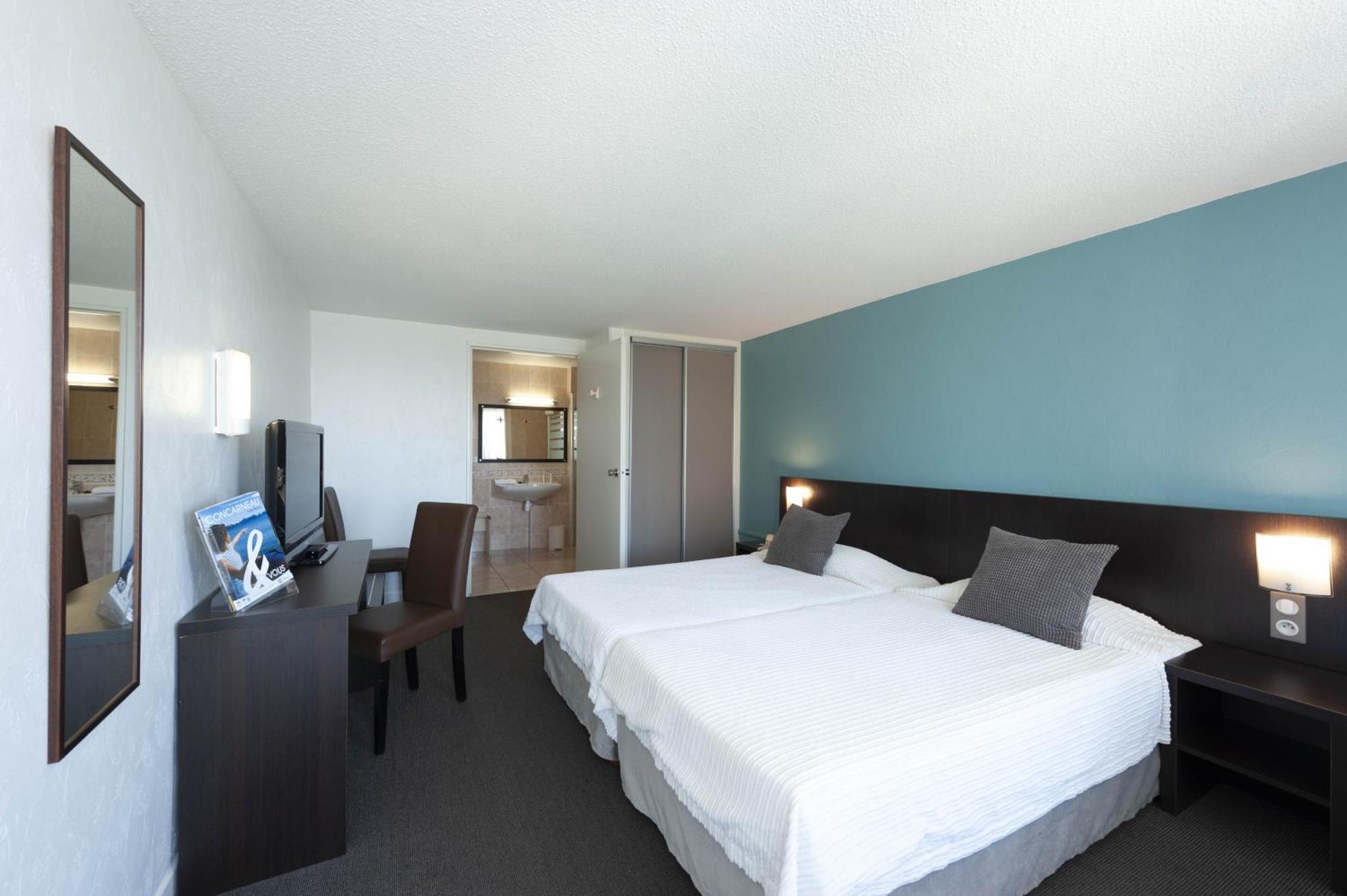 Twin Room Sea Side,1739381945:JPEG
