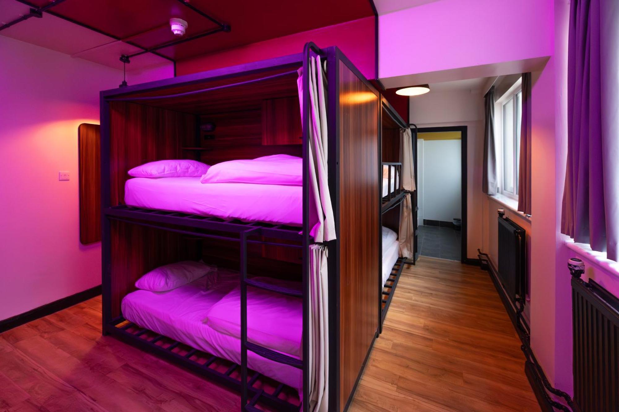 Cama en habitación compartida de 8 camas