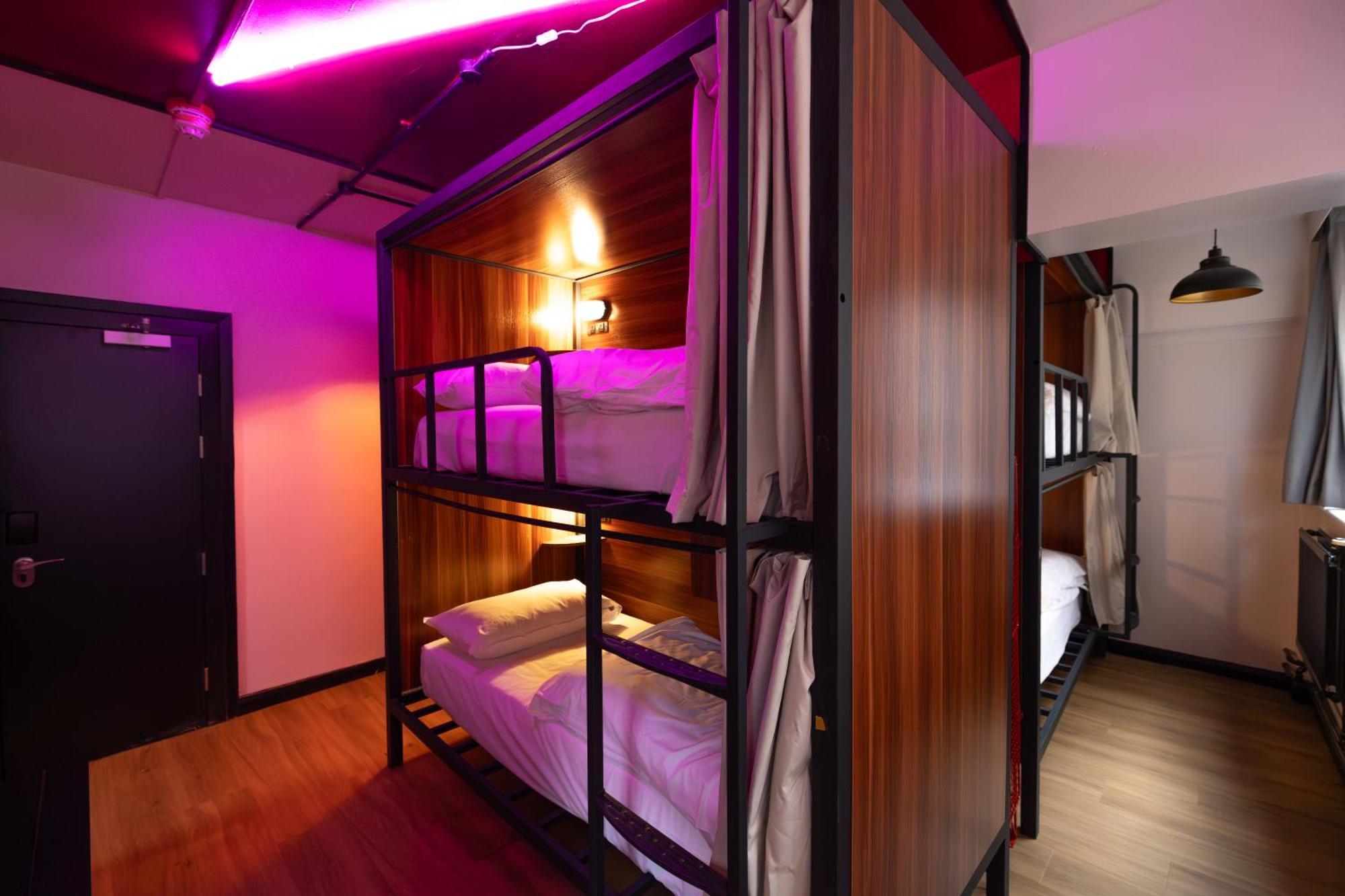 Bed 8-Bed Dormitory Room