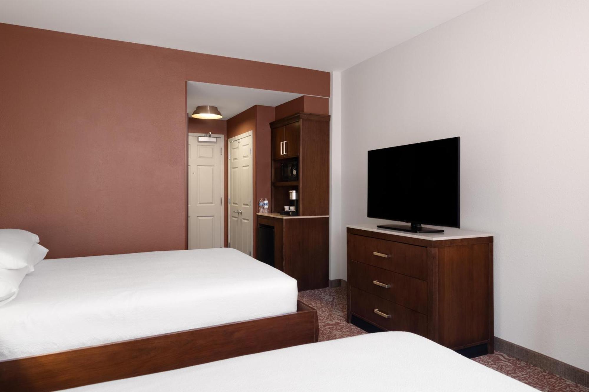 Queen Room Two Queen Beds City View,1739387348:JPEG