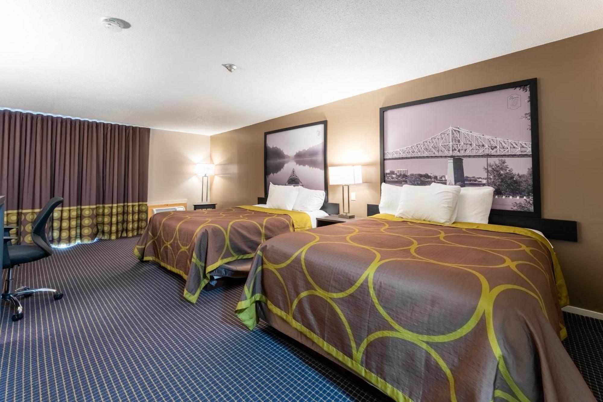 Queen Room Two Queen Beds Pool View Non-Smoking