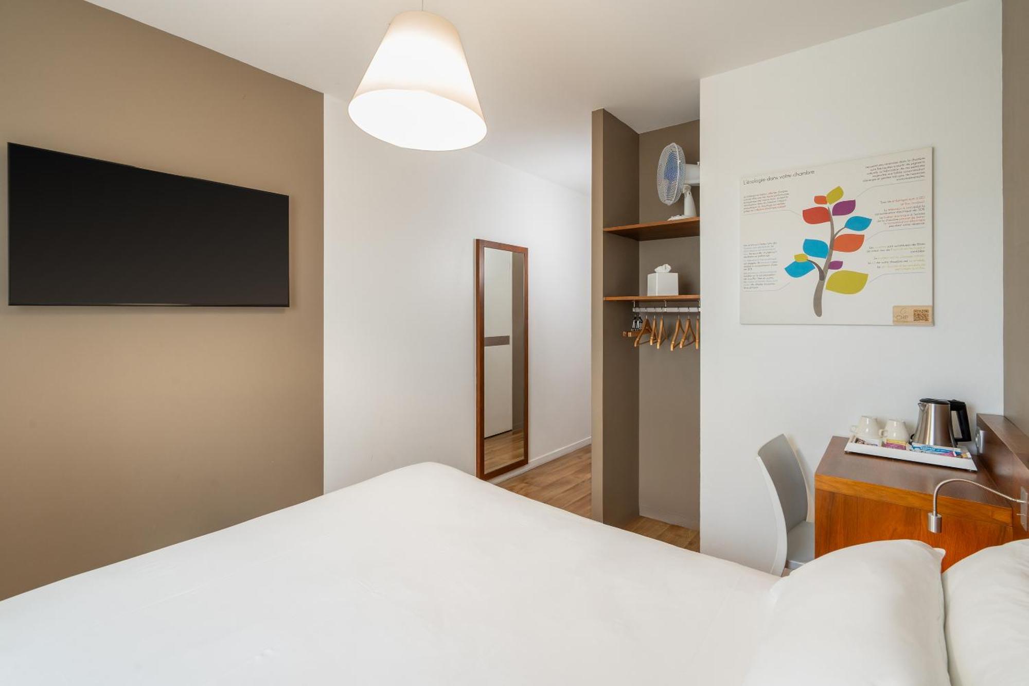 Family Room One Queen Bed One Bunk Bed Non-Smoking