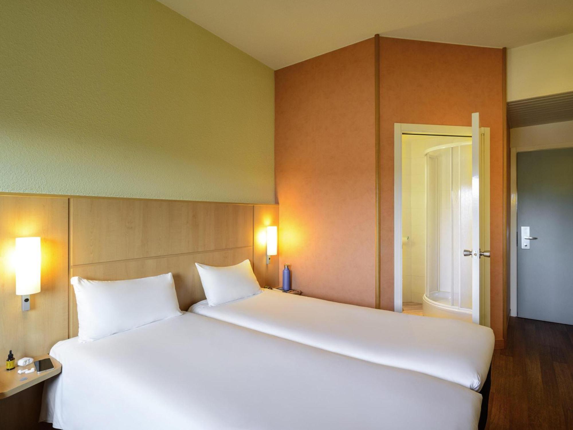 Standard Room 2 Single Beds