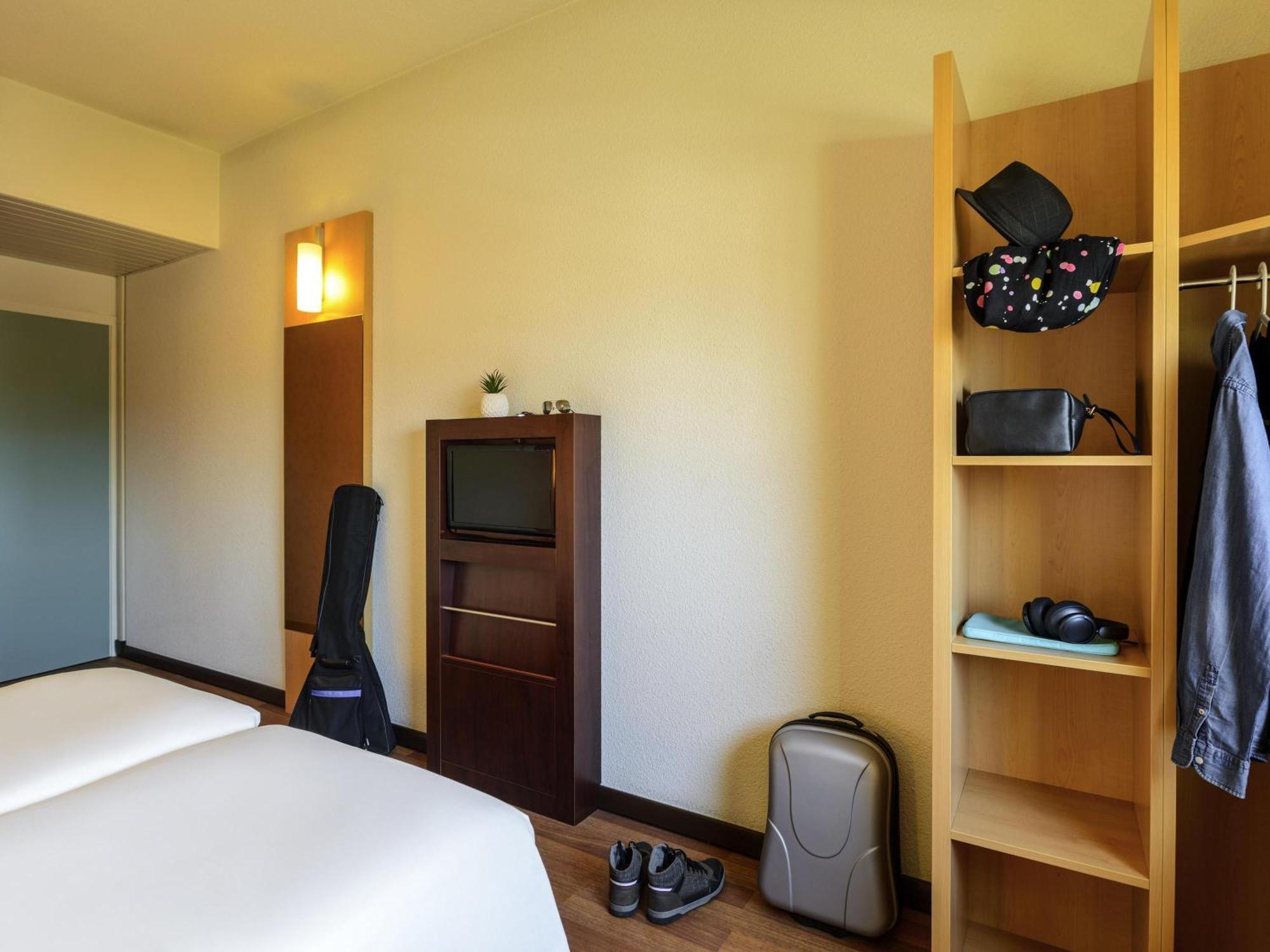 Standard Room 2 Single Beds