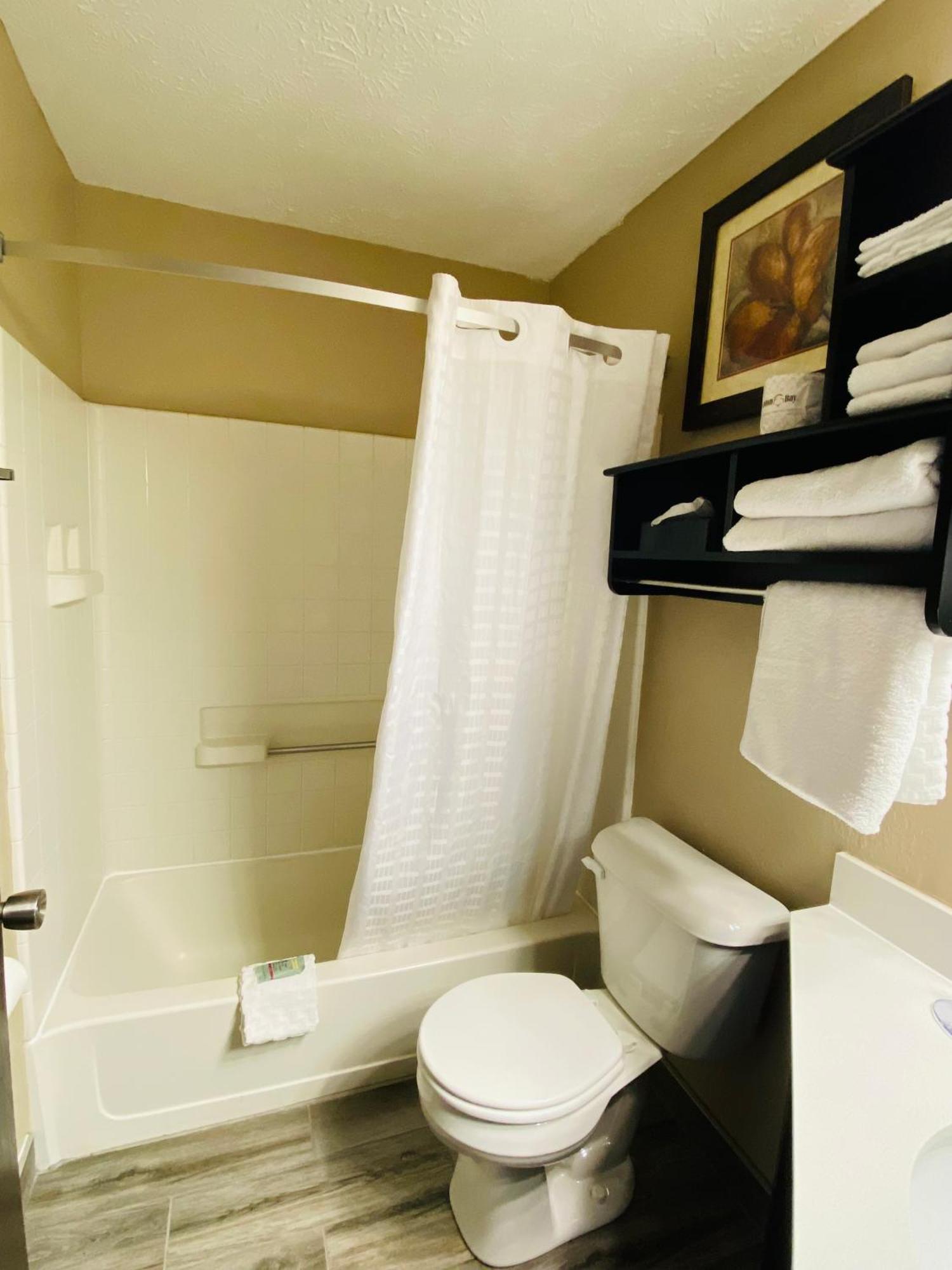 King Room Bath Tub Disability Access or Non-Smoking