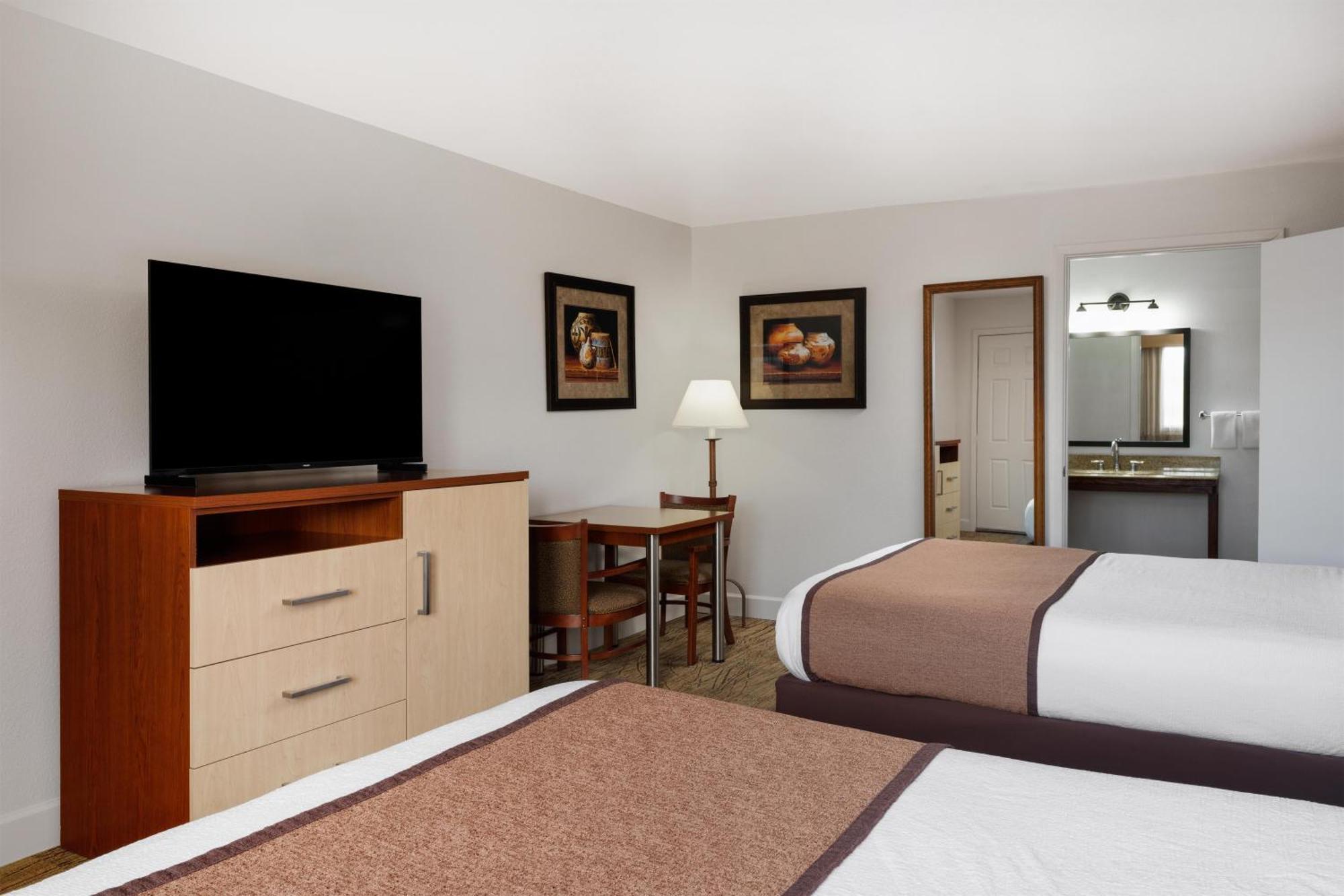 Queen Room with Two Queen Beds - Disability Access/Bath Tub