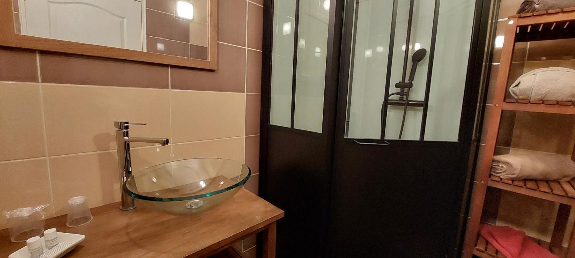 Quadruple Room Shower
