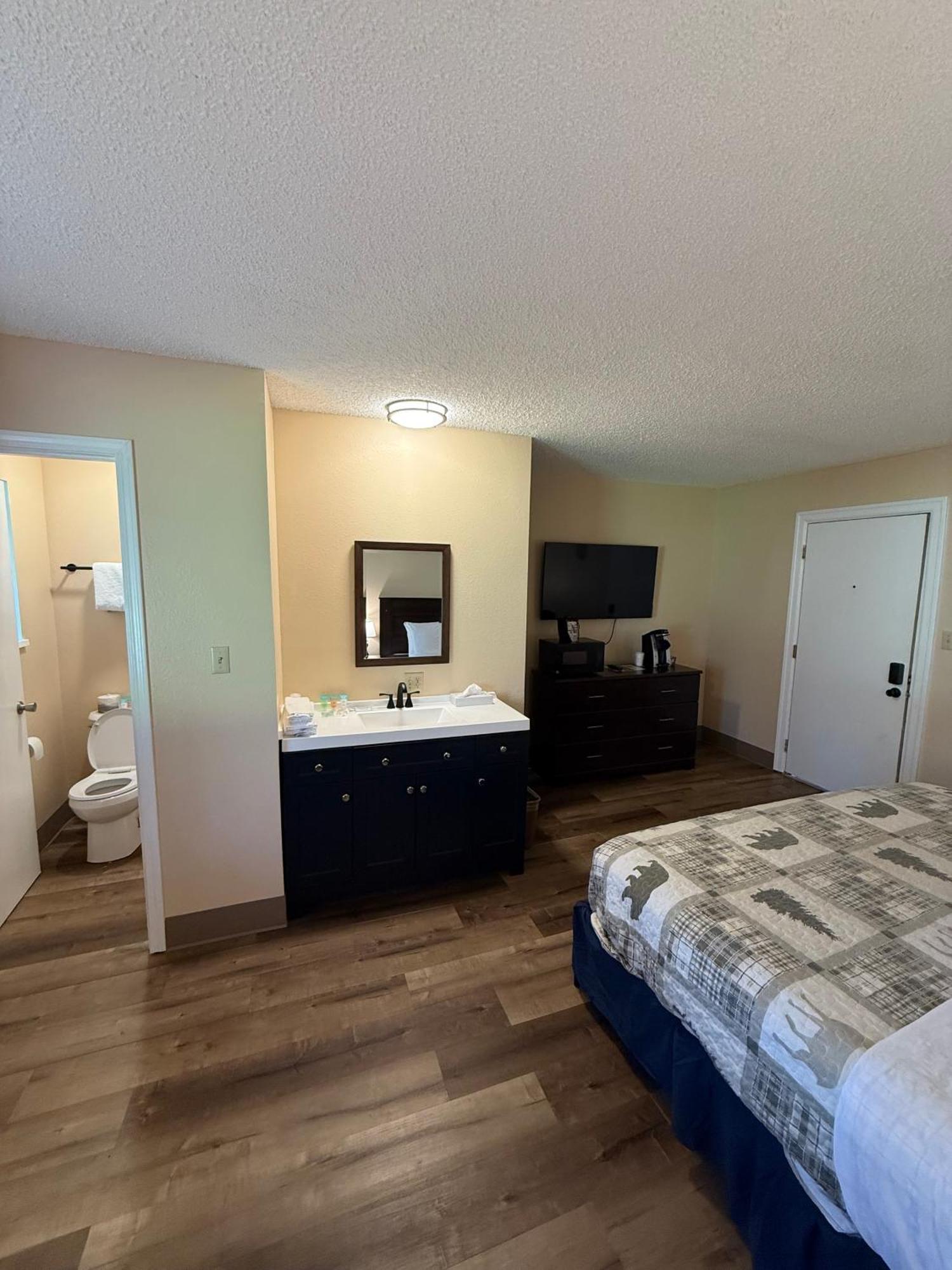 Queen Room Deluxe