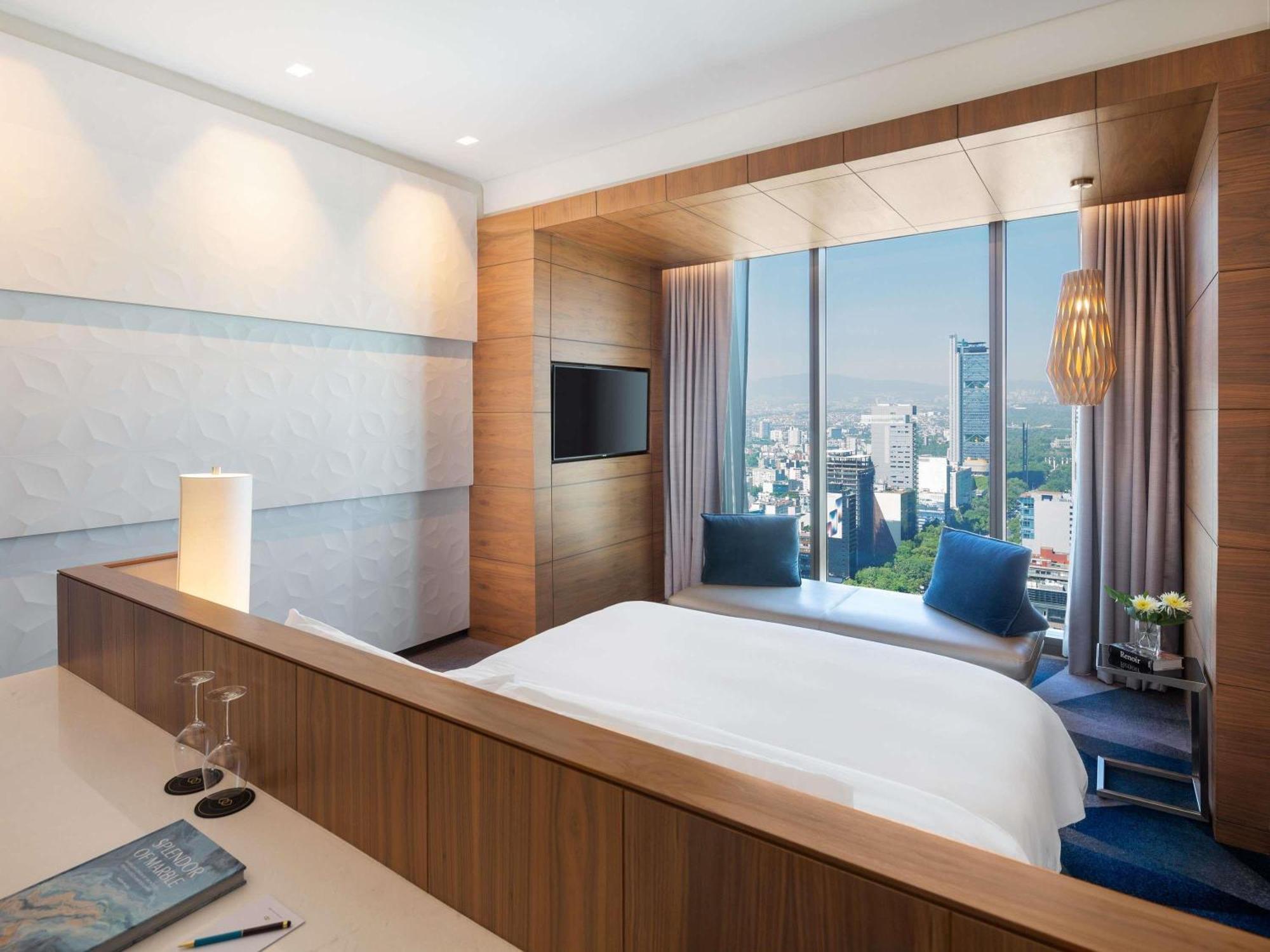 Habitación de lujo con acceso al club Millésime y vistas al perfil urbano - Cama extragrande