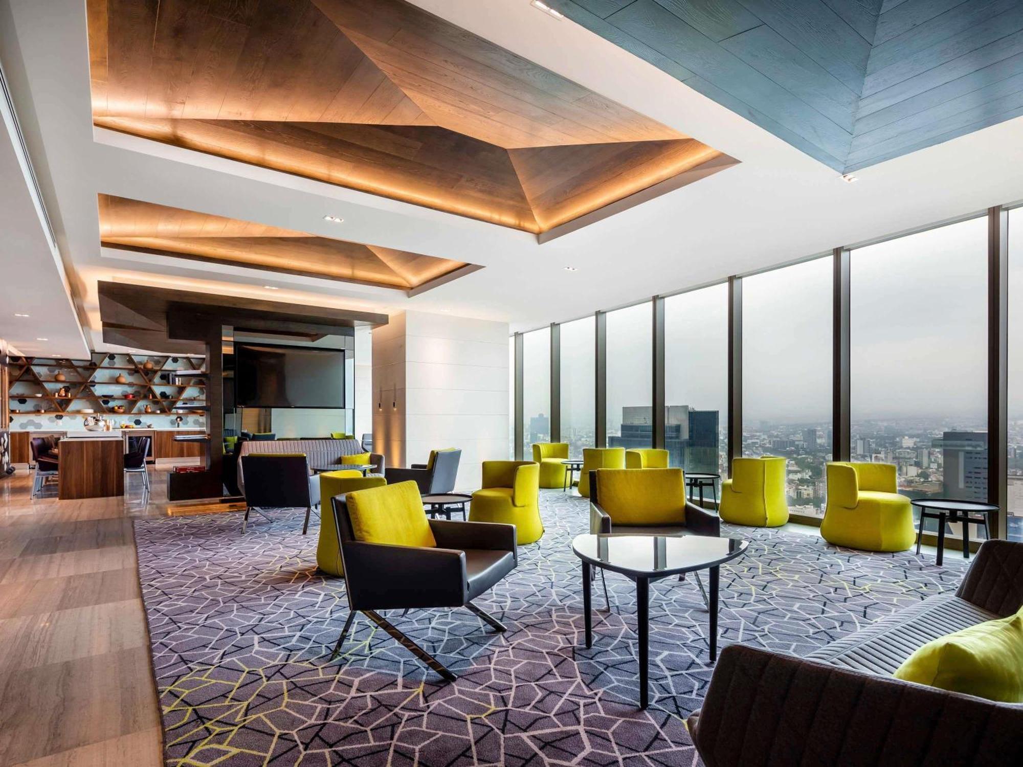 Superior King Room Club Millésime Access Skyline View