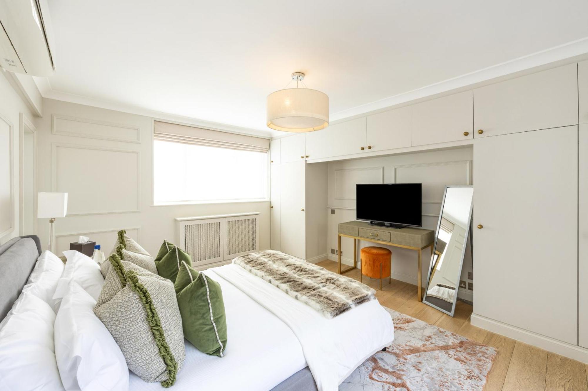 The Royal Albert Memorial Apartment