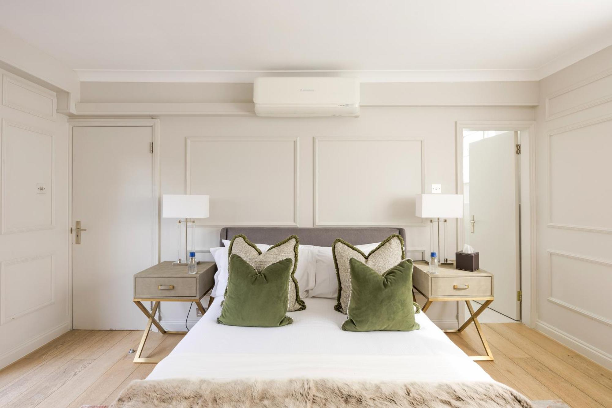 The Royal Albert Memorial Apartment