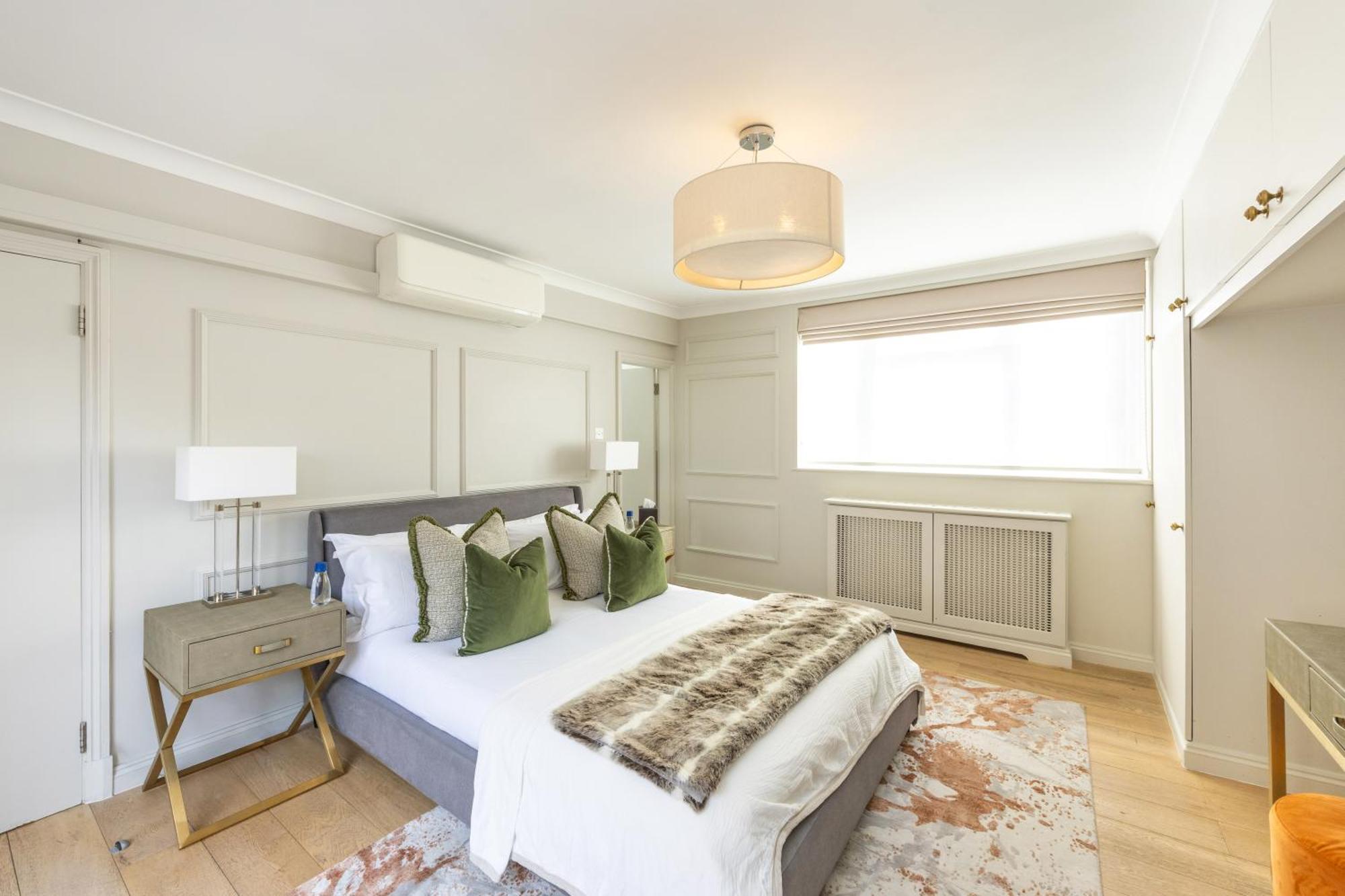 The Royal Albert Memorial Apartment