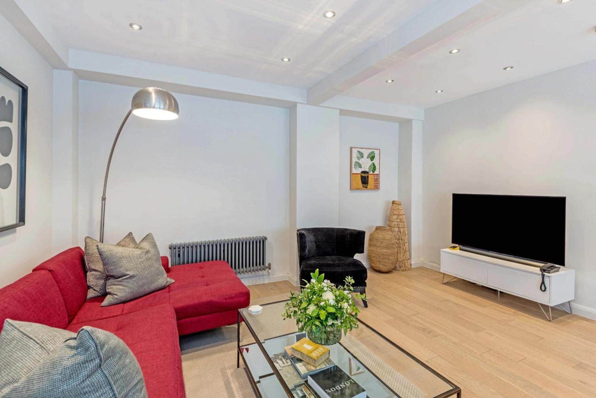 The Buckingham & Lloyds Apartment