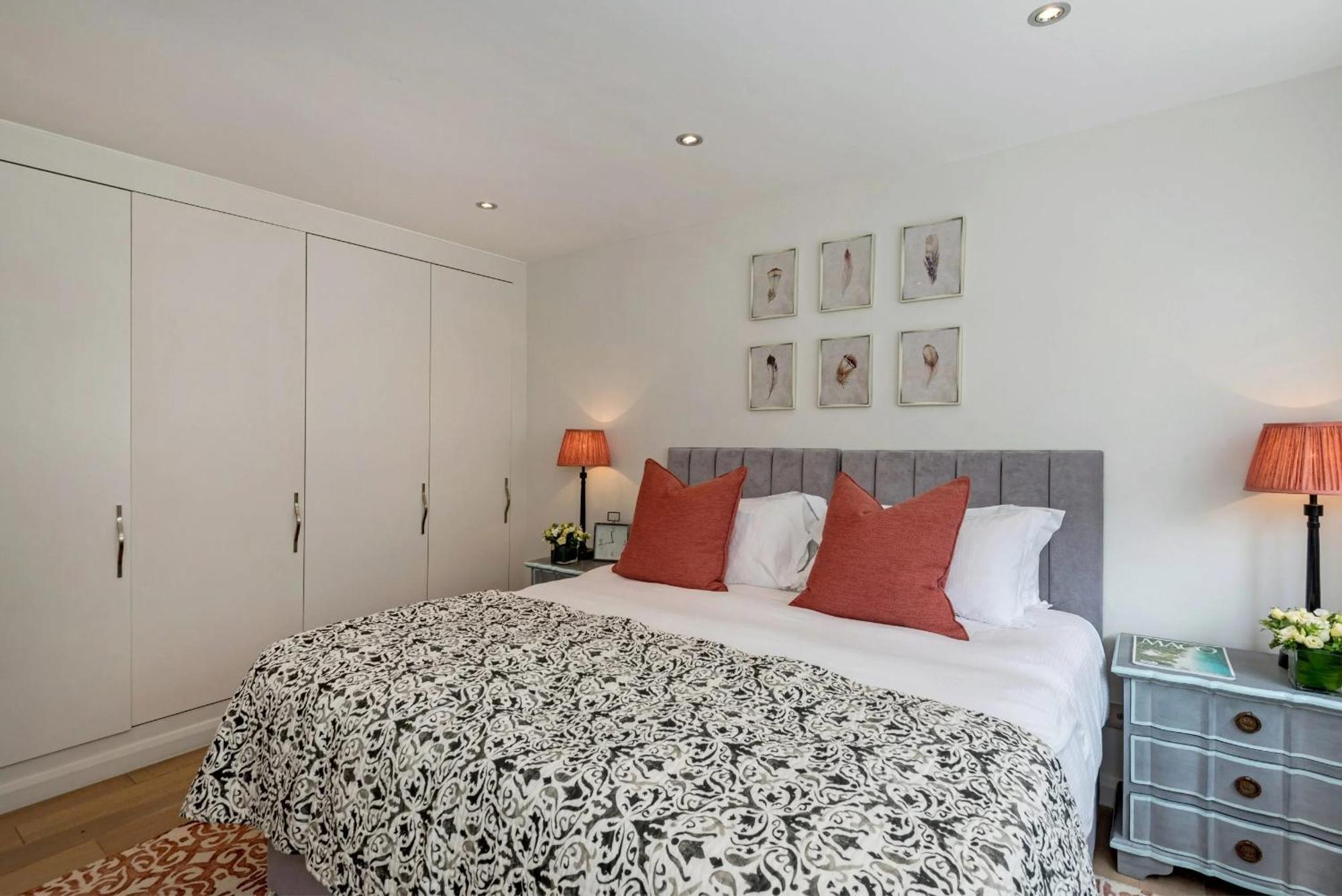 The Buckingham & Lloyds Apartment