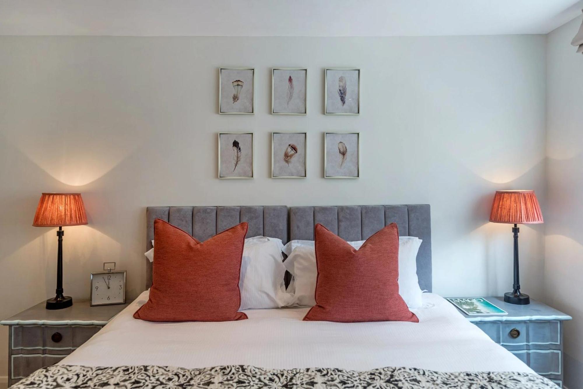 The Buckingham & Lloyds Apartment