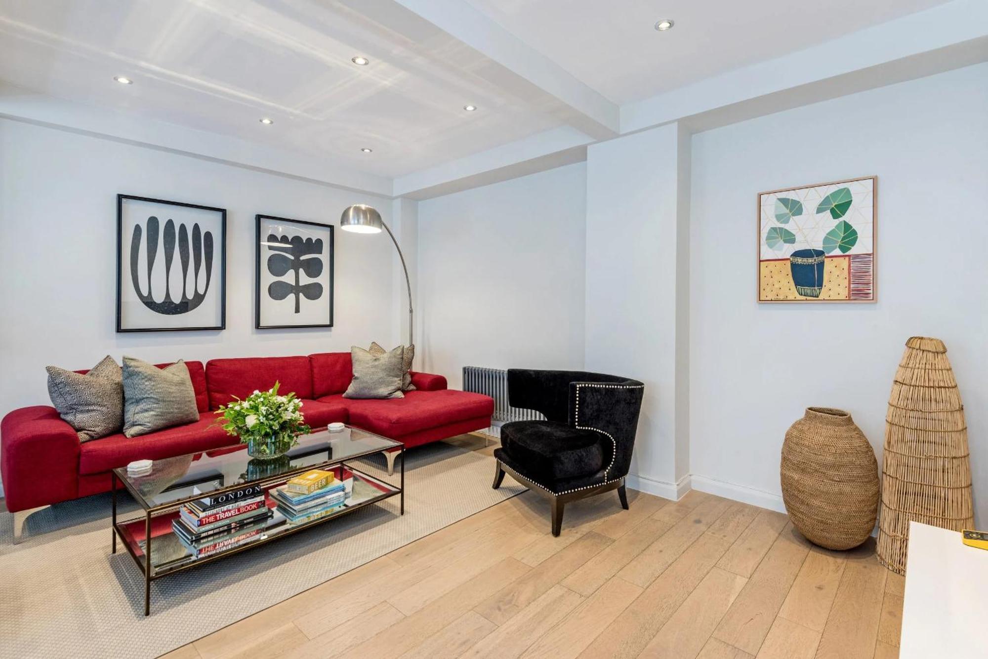 The Buckingham & Lloyds Apartment