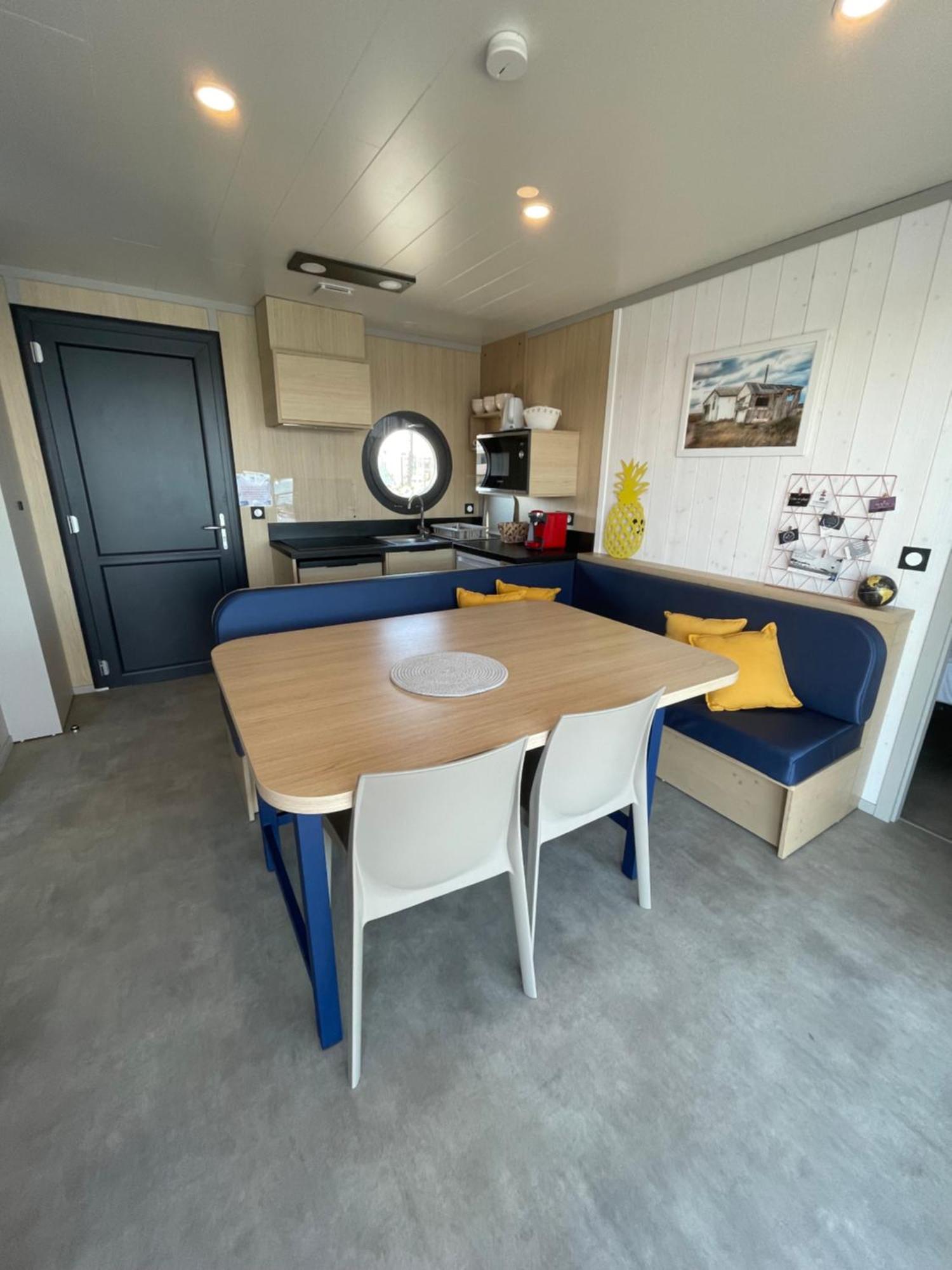 Two-Bedroom LodgeBoat Yacht Club Side