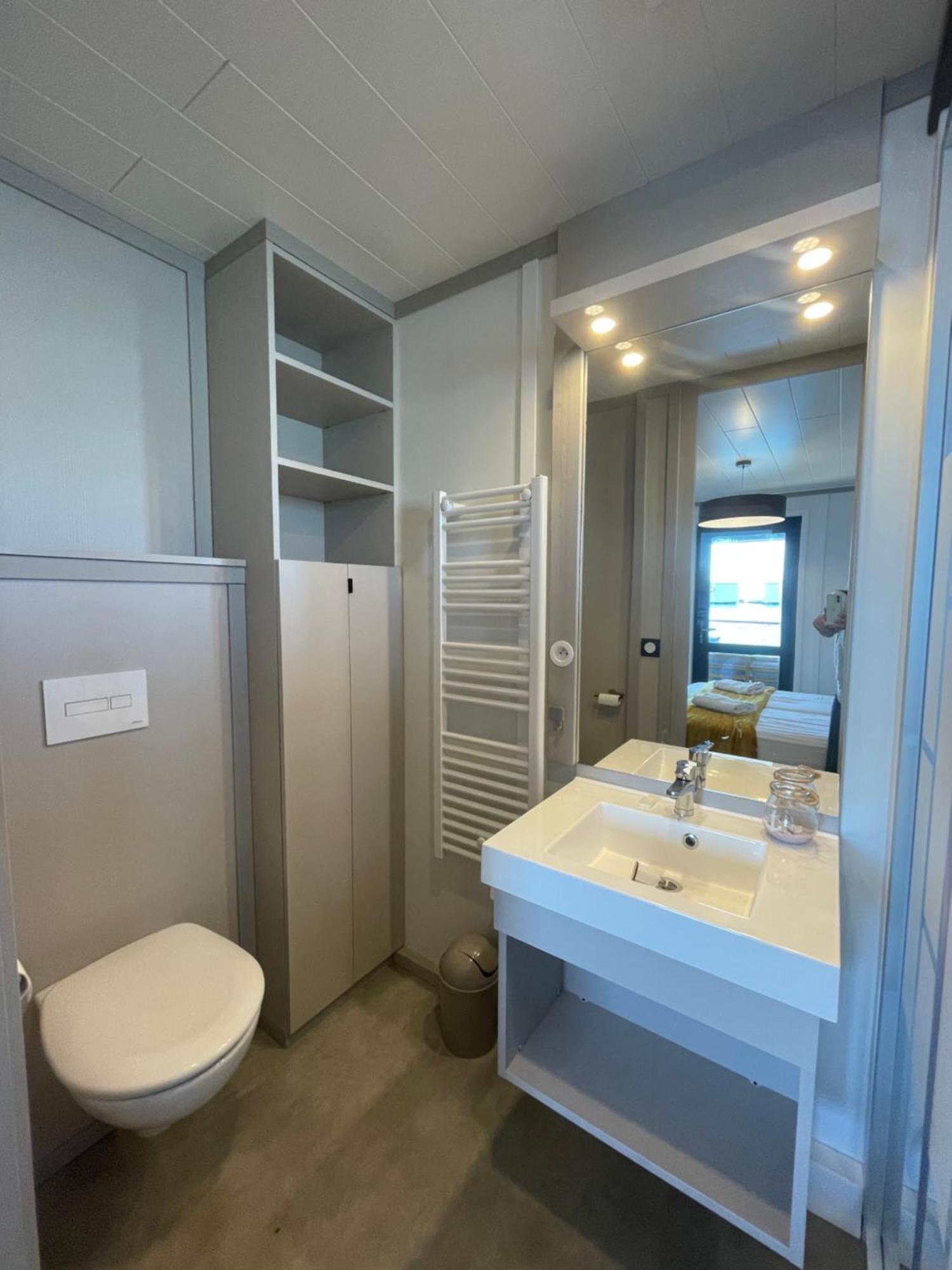 Two-Bedroom LodgeBoat Yacht Club Side
