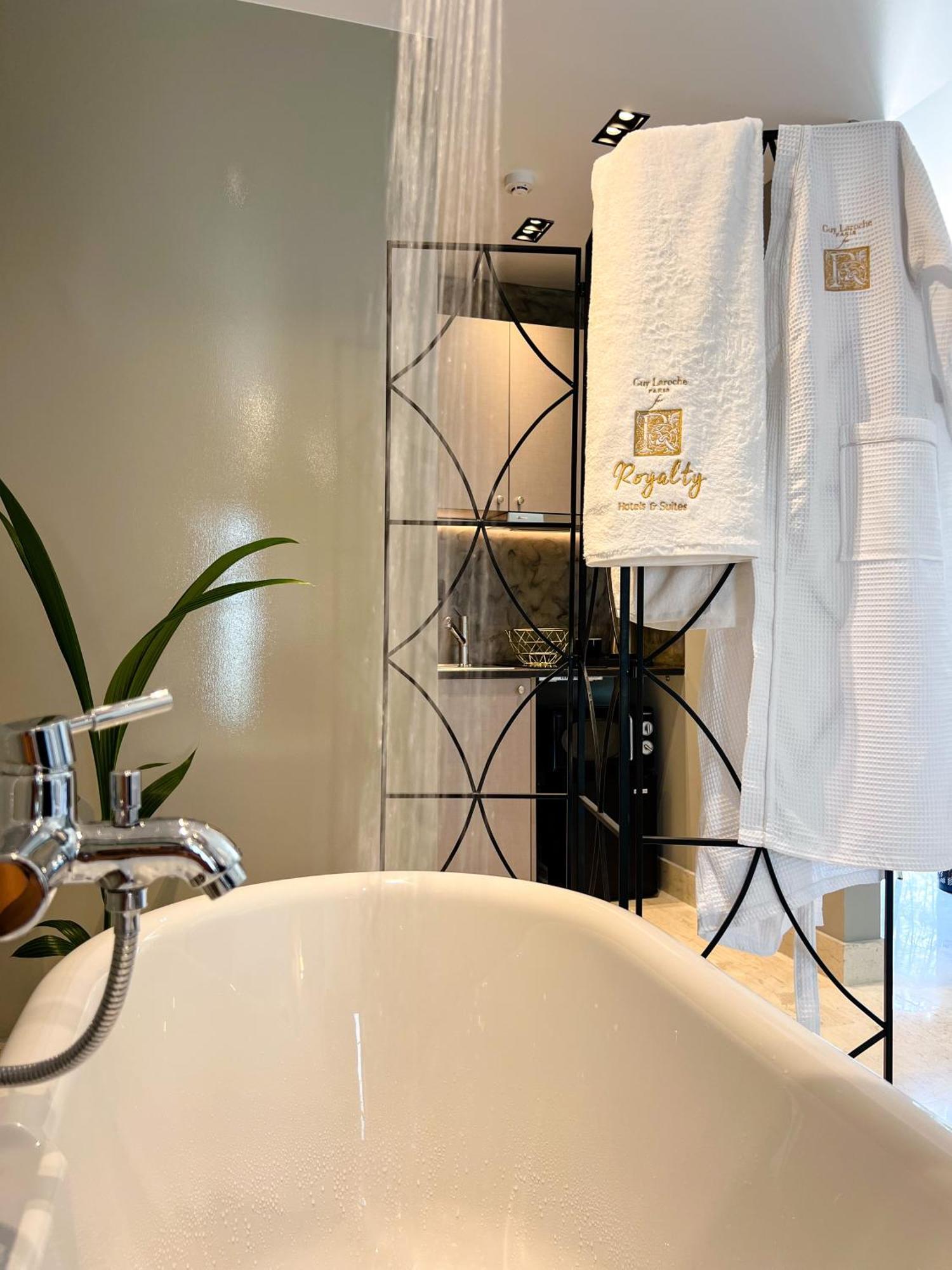 Queen Suite Acropolis View