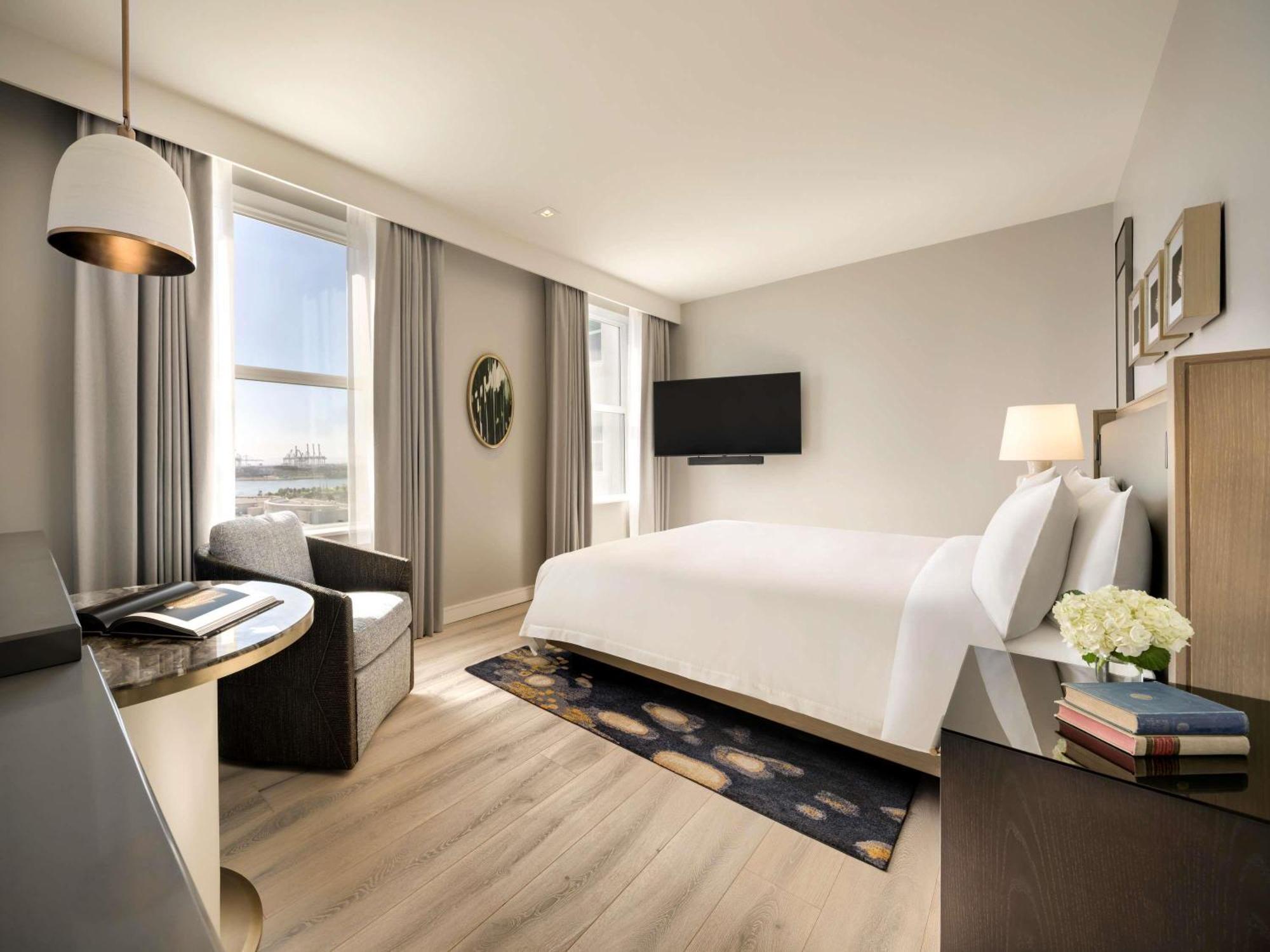 Fairmont King Room City View