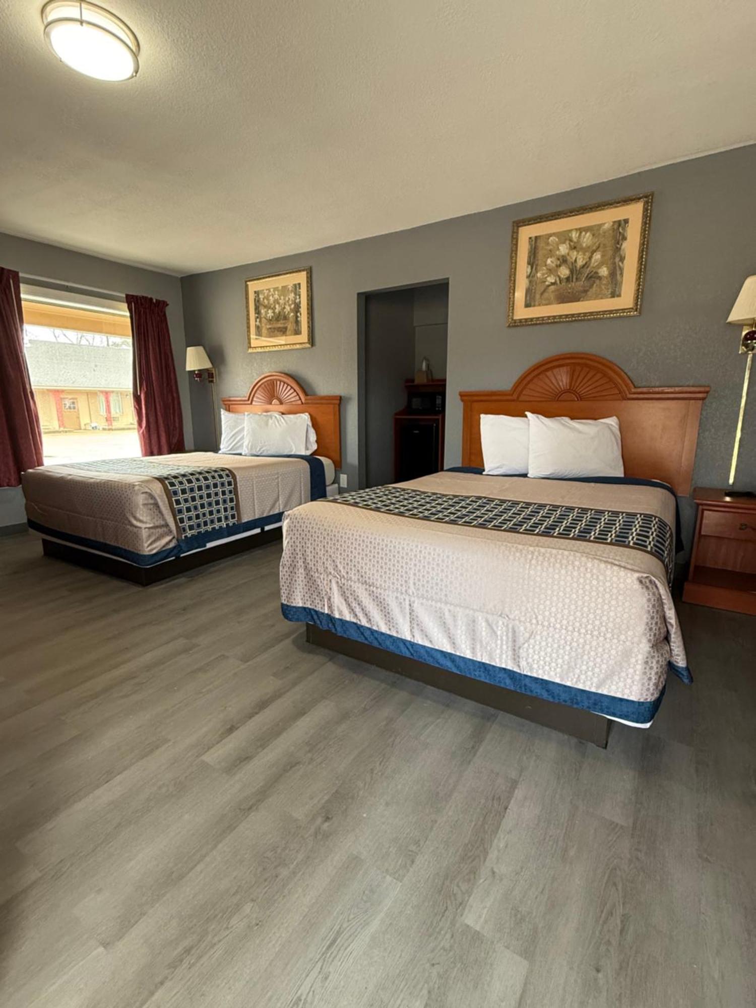 Deluxe Queen Room