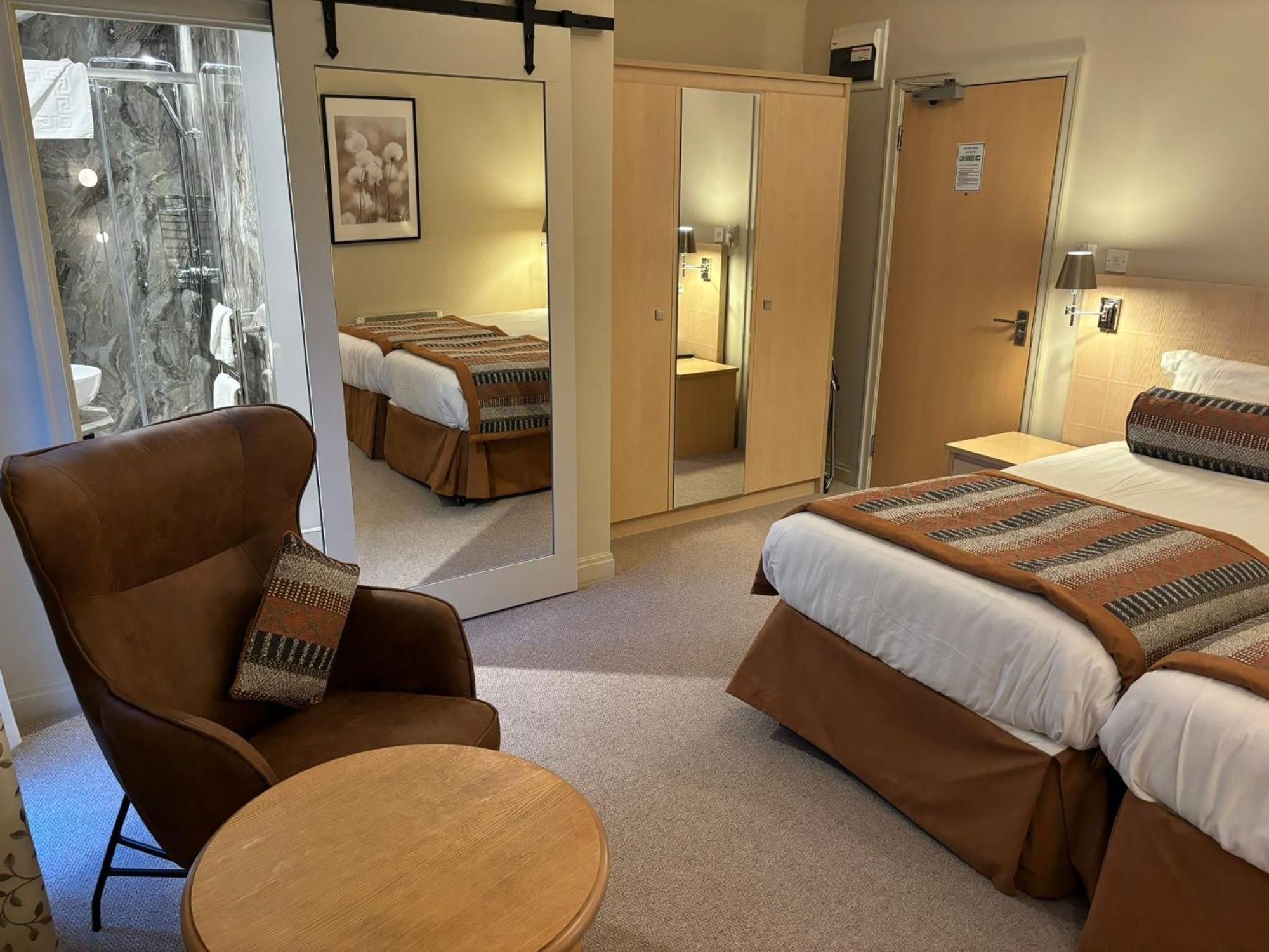 Canal Plus Twin Room