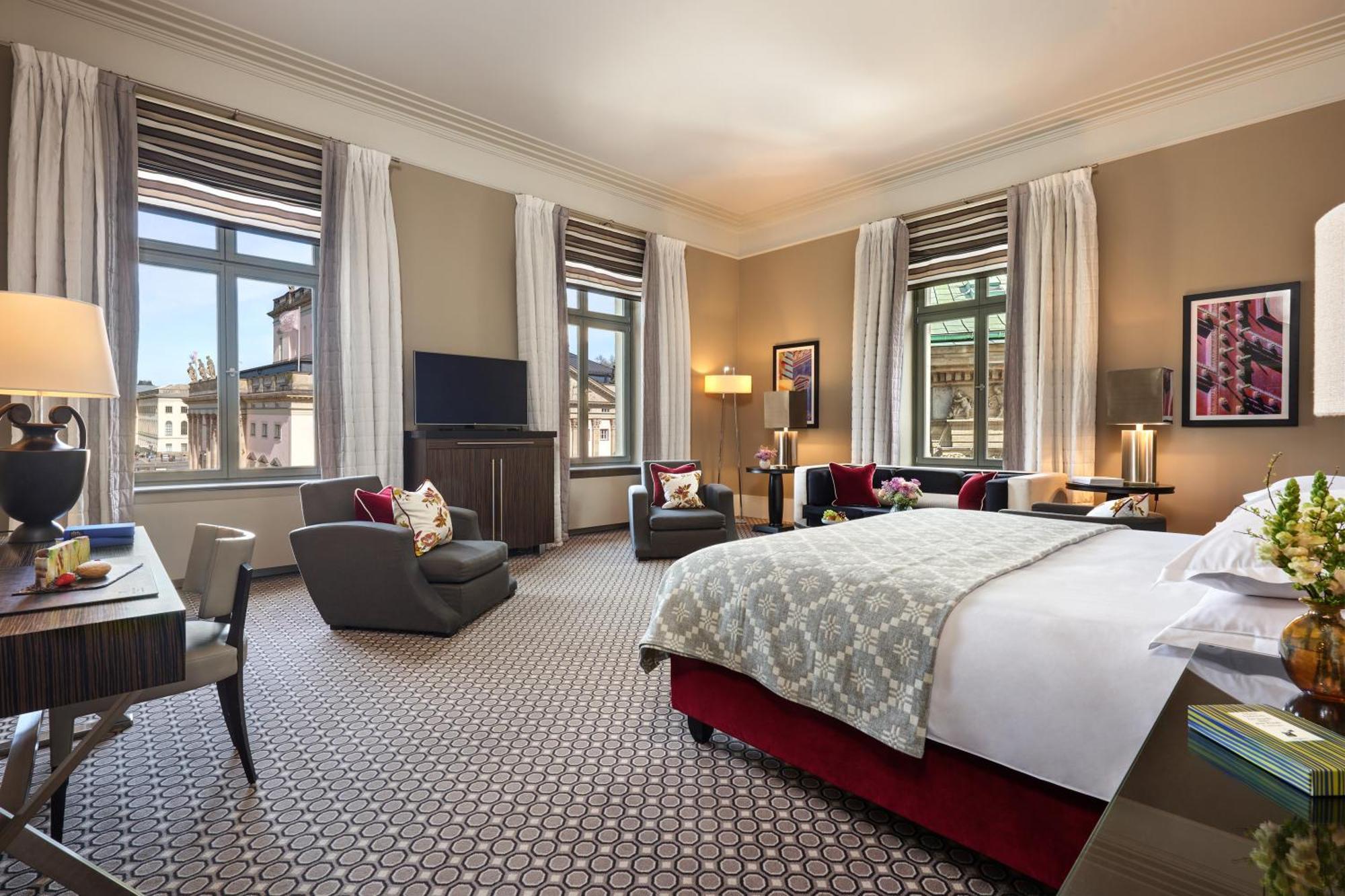 Deluxe One Bedroom Suite