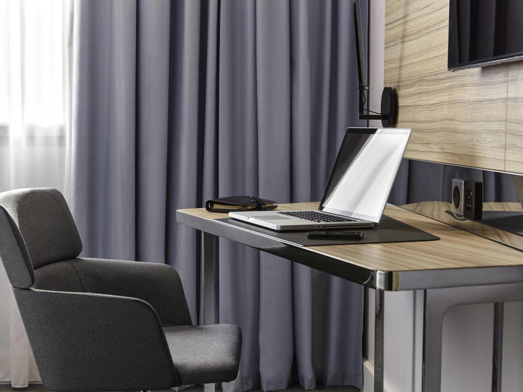 Superior Queen Room Sofa Bed