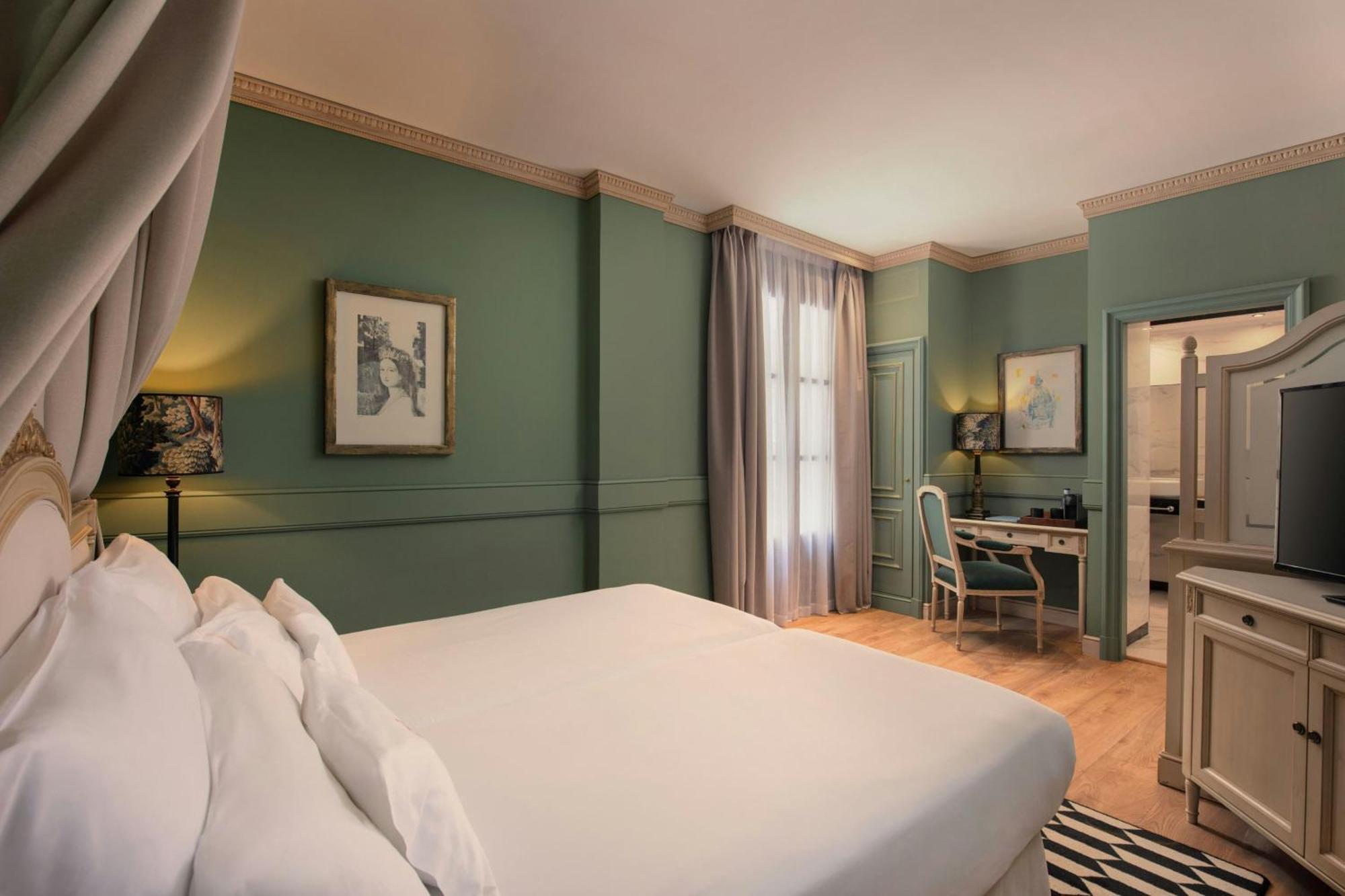 Deluxe Twin Room Two Twin Beds