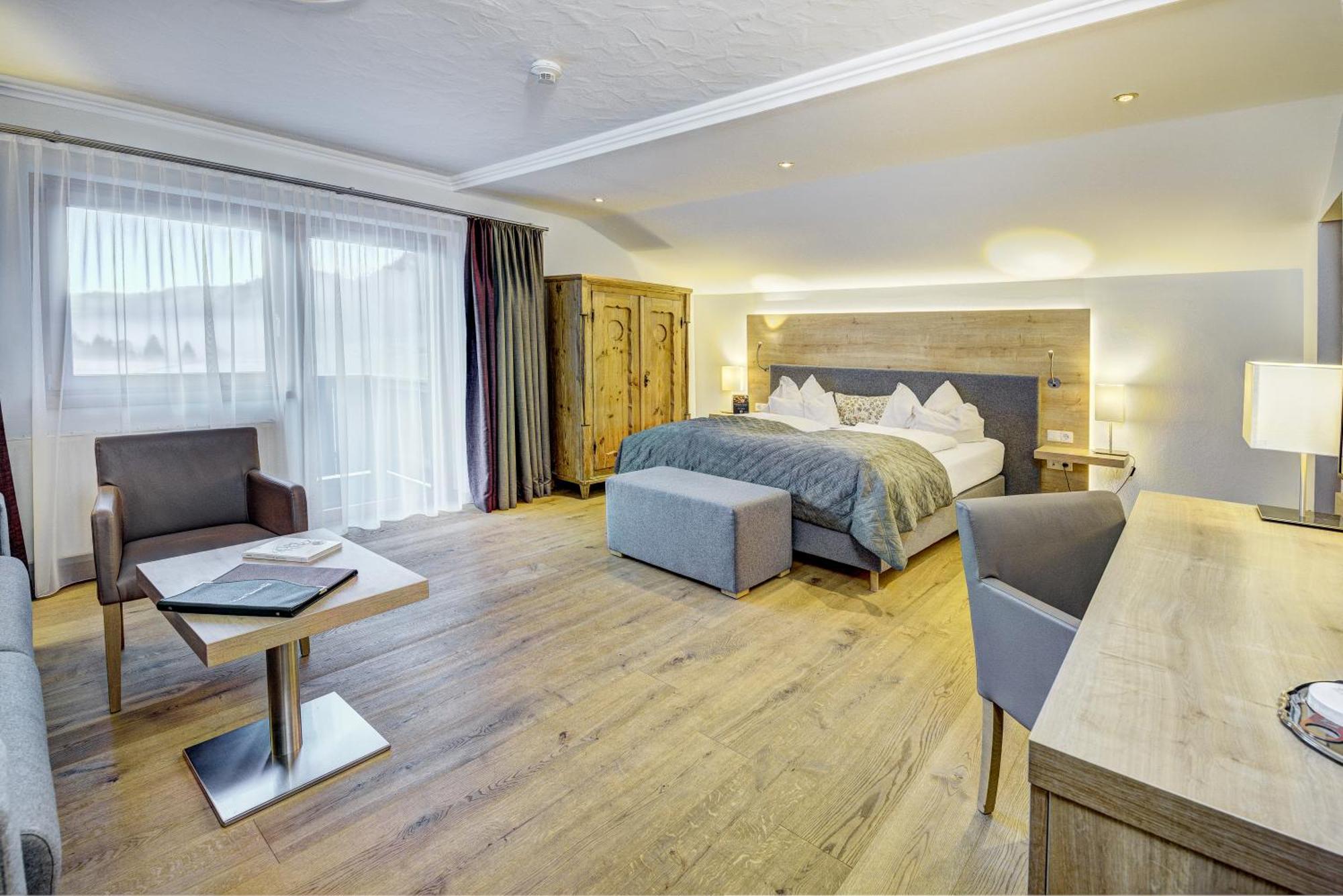 Deluxe Family Room,1742585123:JPEG