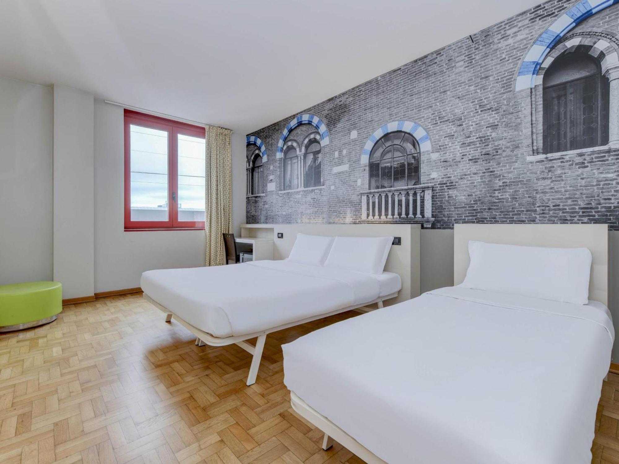 Triple Room,1742585525:JPEG
