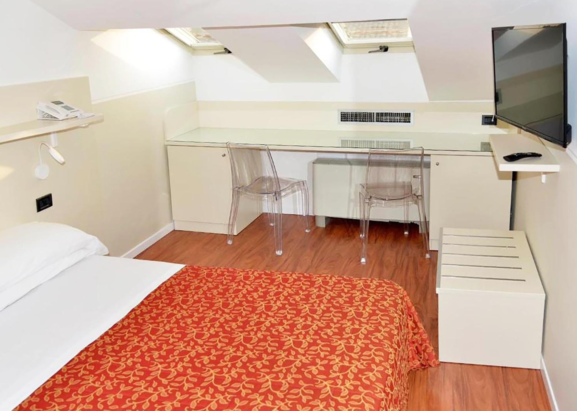 Double or Twin Room,1742586069:JPEG
