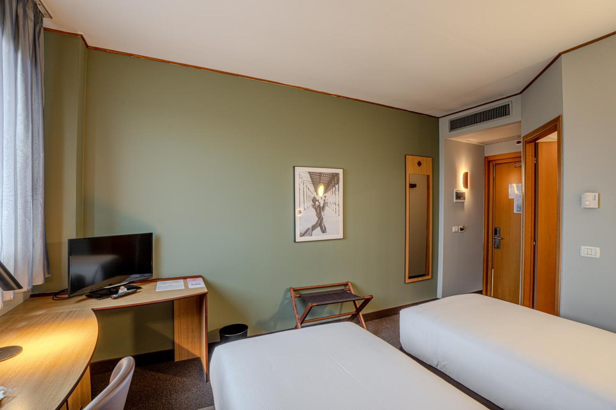 Twin Room Accessible