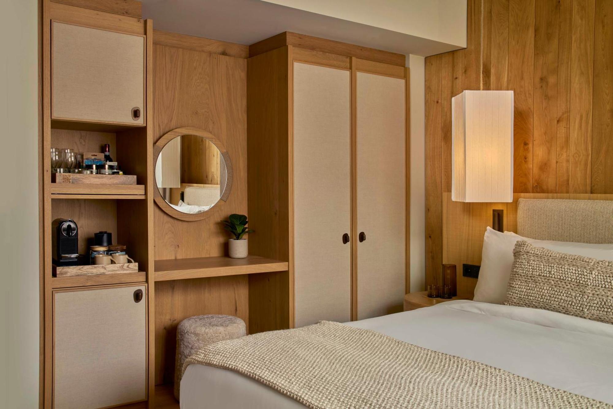 Superior King Room,1742597678:JPEG