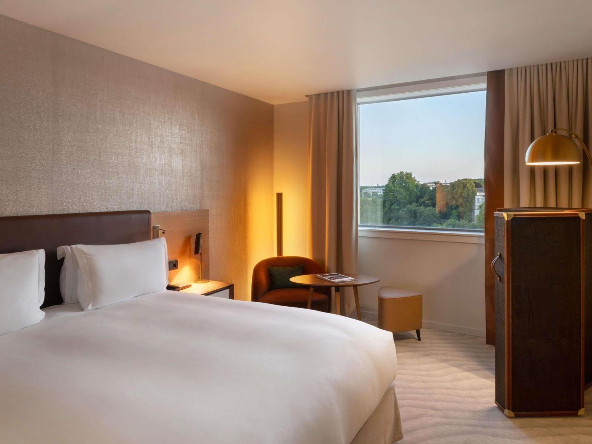 Superior Zimmer mit Kingsize-Bett und Panoramablick