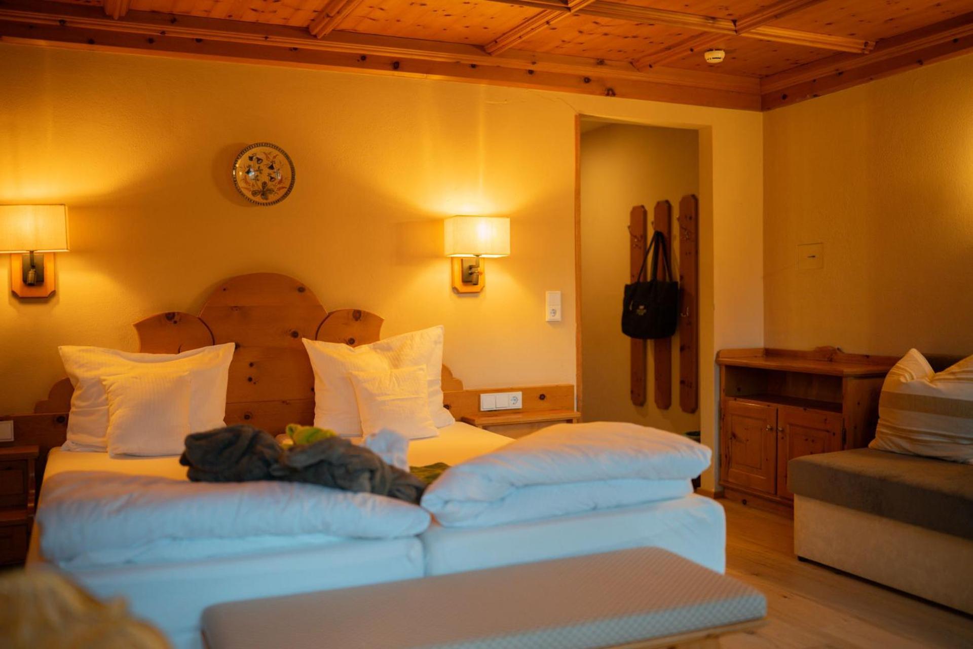 Double Room with Mountain View,1742611804:JPEG