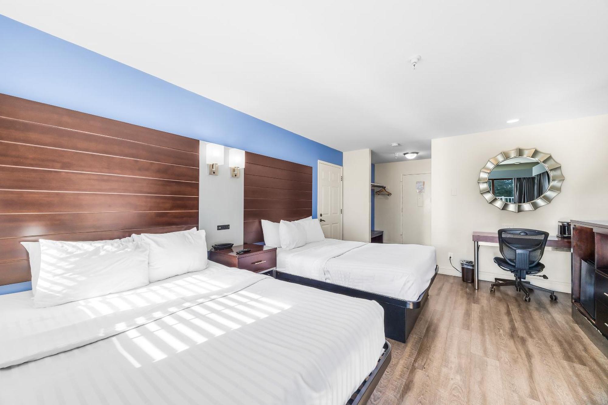 Deluxe Queen Room with Two Queen Beds - Non-Smoking